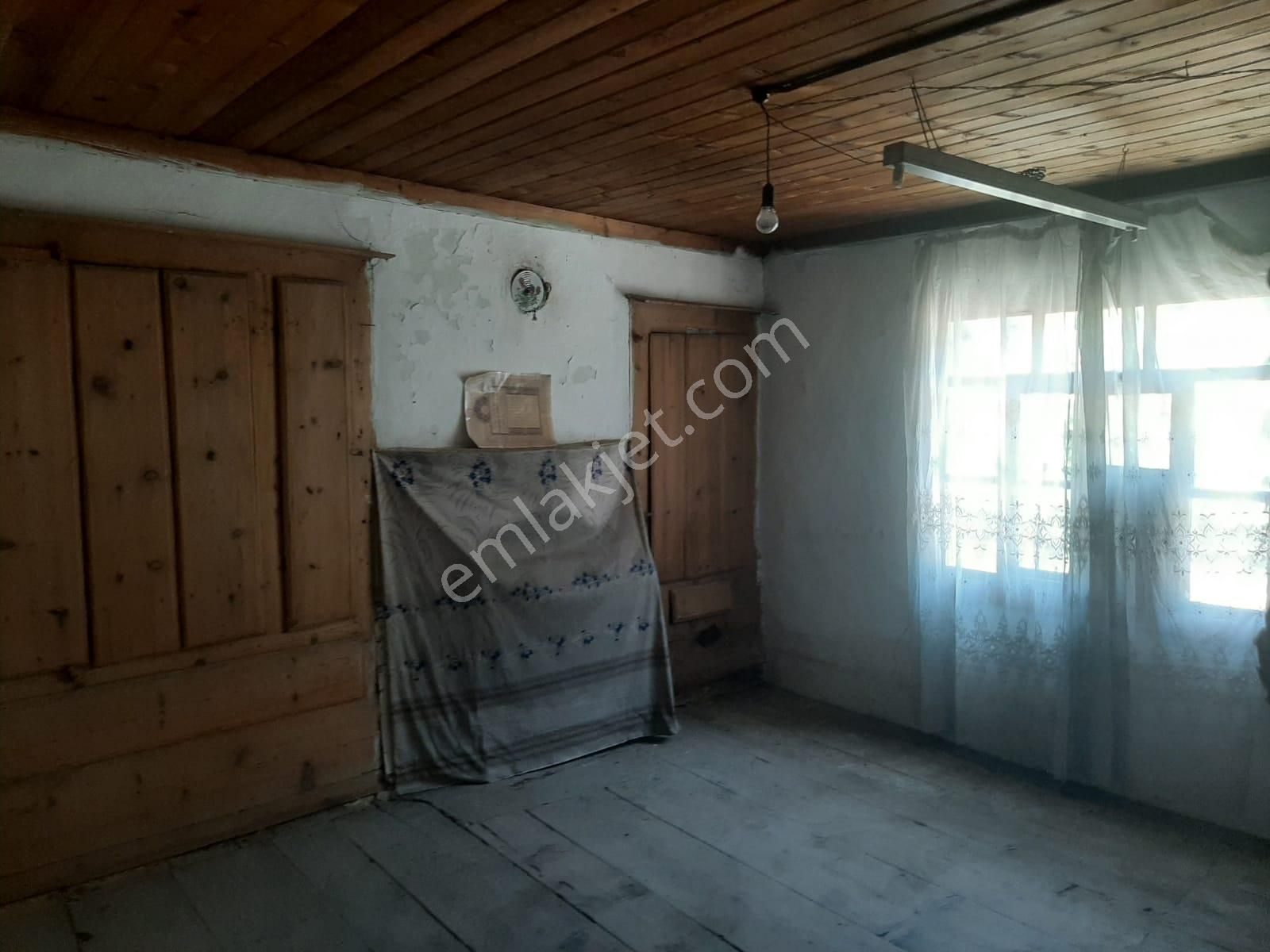 Mudurnu Hızırfakı Mh.de Müstakil 2 Katlı Ahşap Ev - Görsel 13