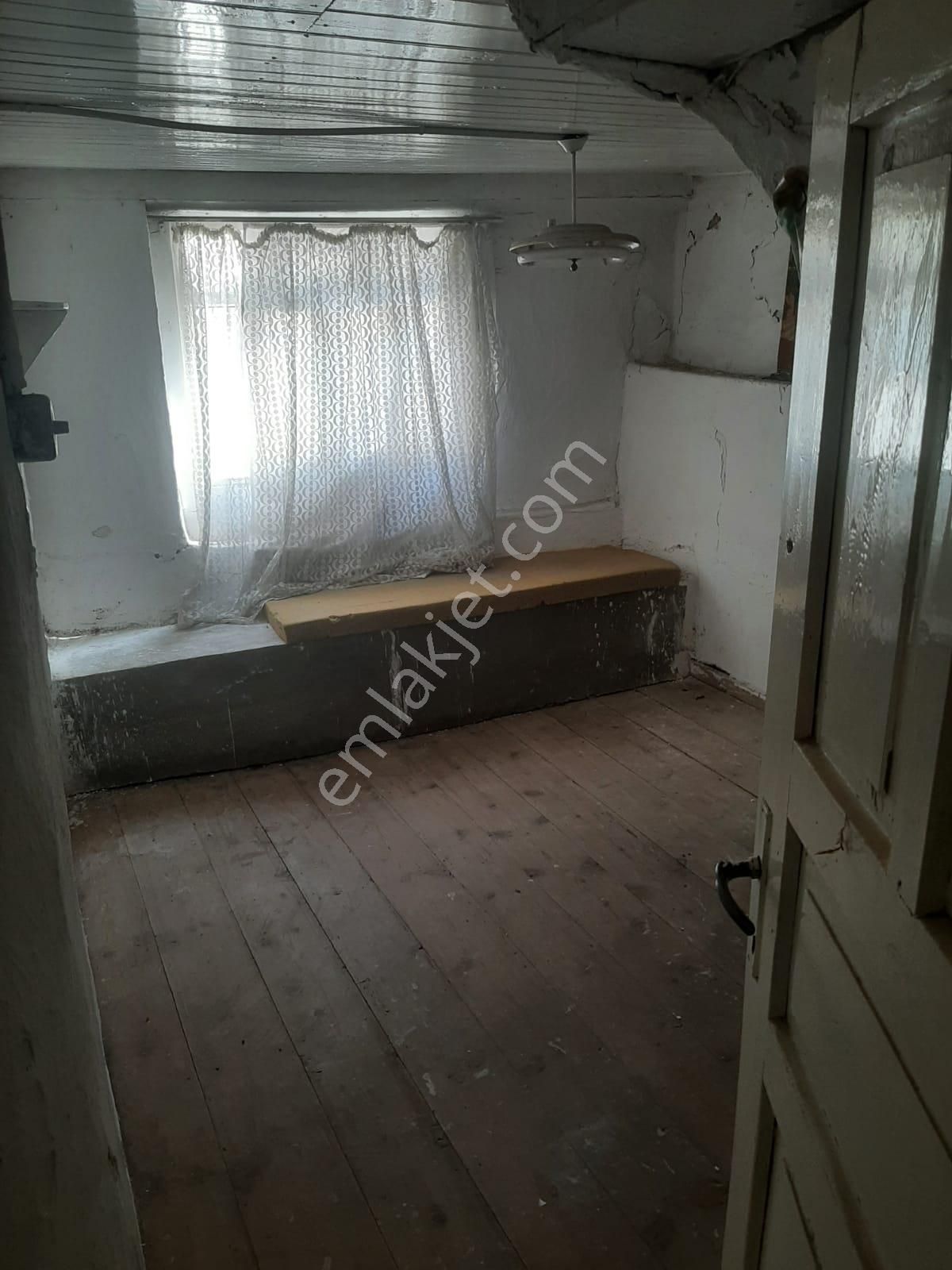 Mudurnu Hızırfakı Mh.de Müstakil 2 Katlı Ahşap Ev - Görsel 24