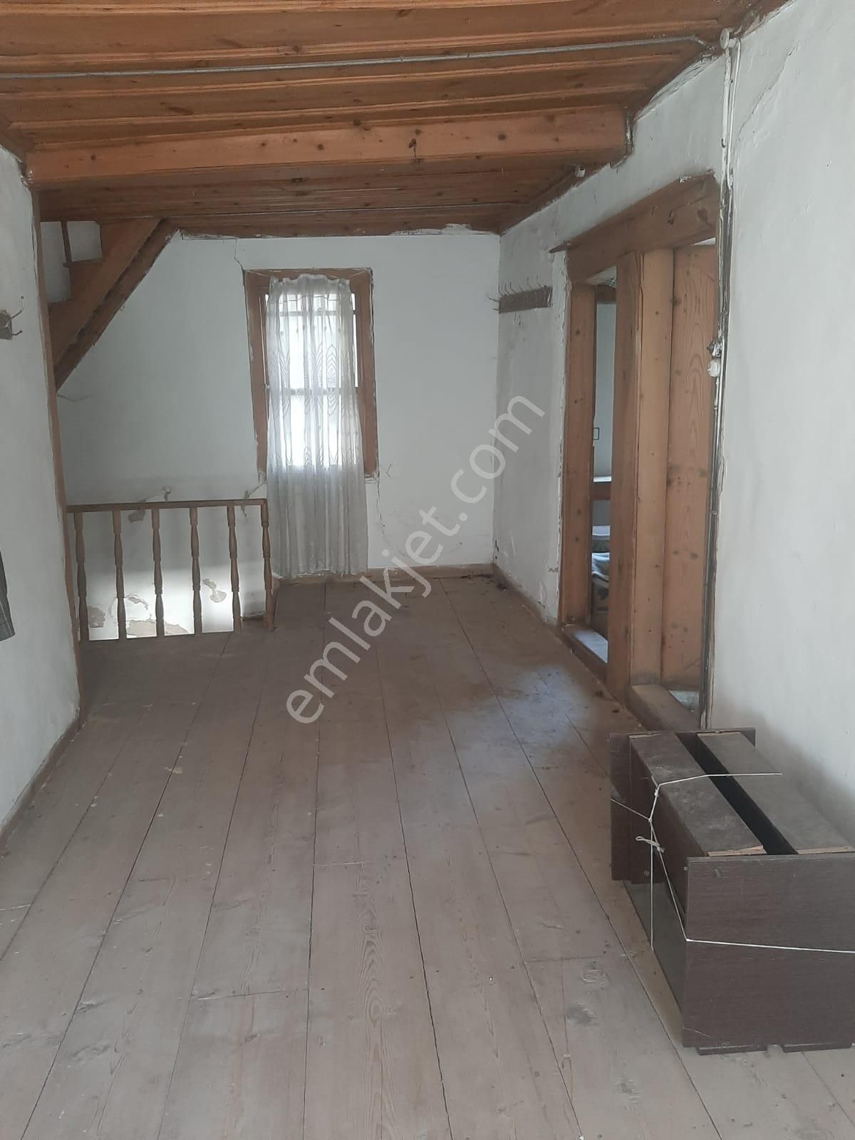 Mudurnu Hızırfakı Mh.de Müstakil 2 Katlı Ahşap Ev - Görsel 7