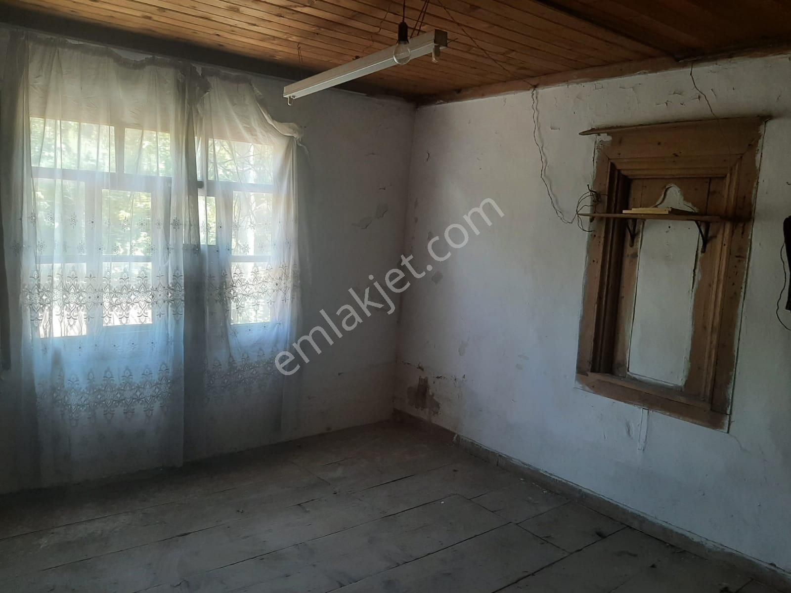 Mudurnu Hızırfakı Mh.de Müstakil 2 Katlı Ahşap Ev - Görsel 14