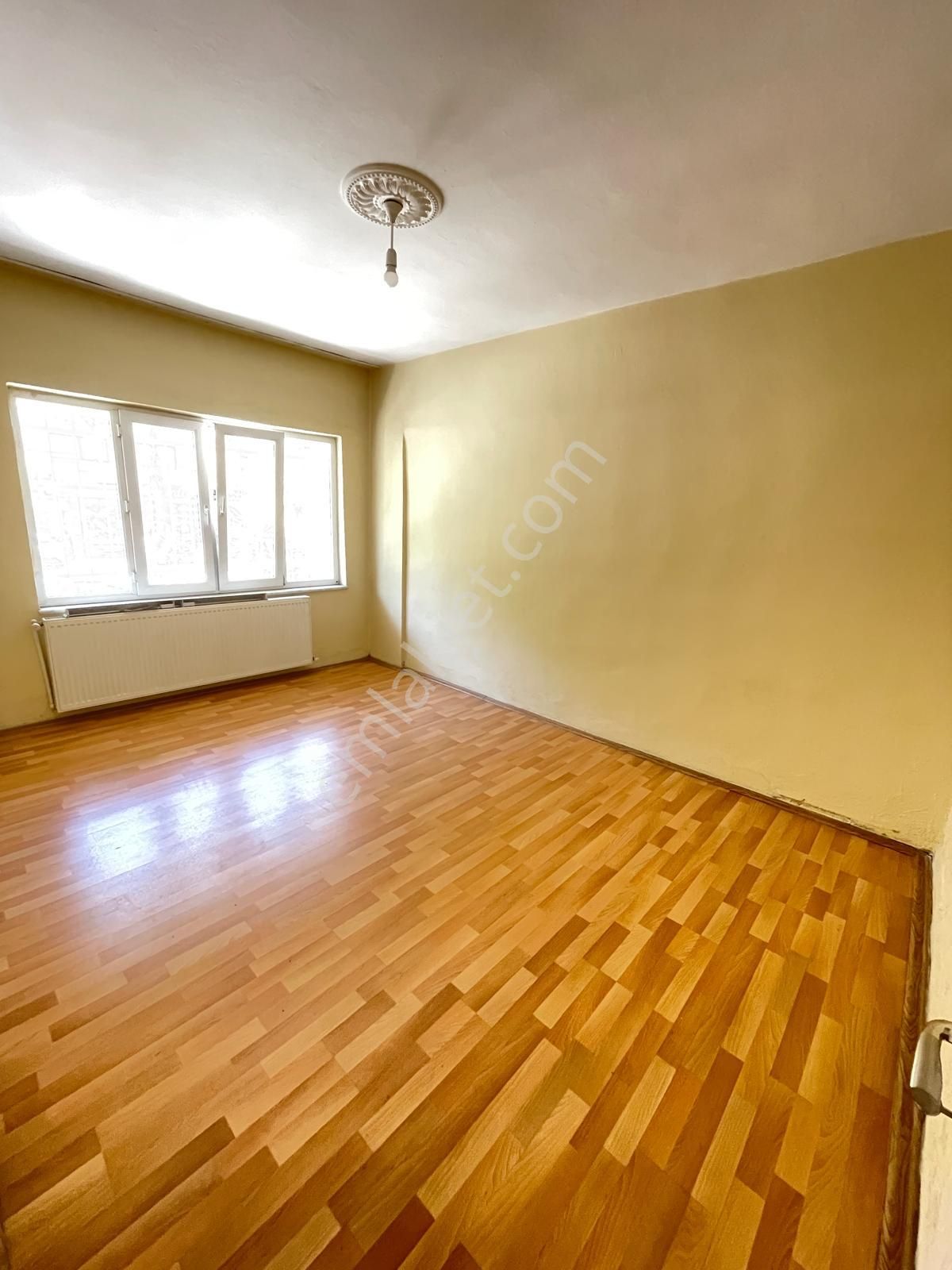 Hazar Gayrimenkul'den Yeni Diş Hastanesi Mevkiinde Cadde Üzeri Doğalgazlı Kiralık Daire