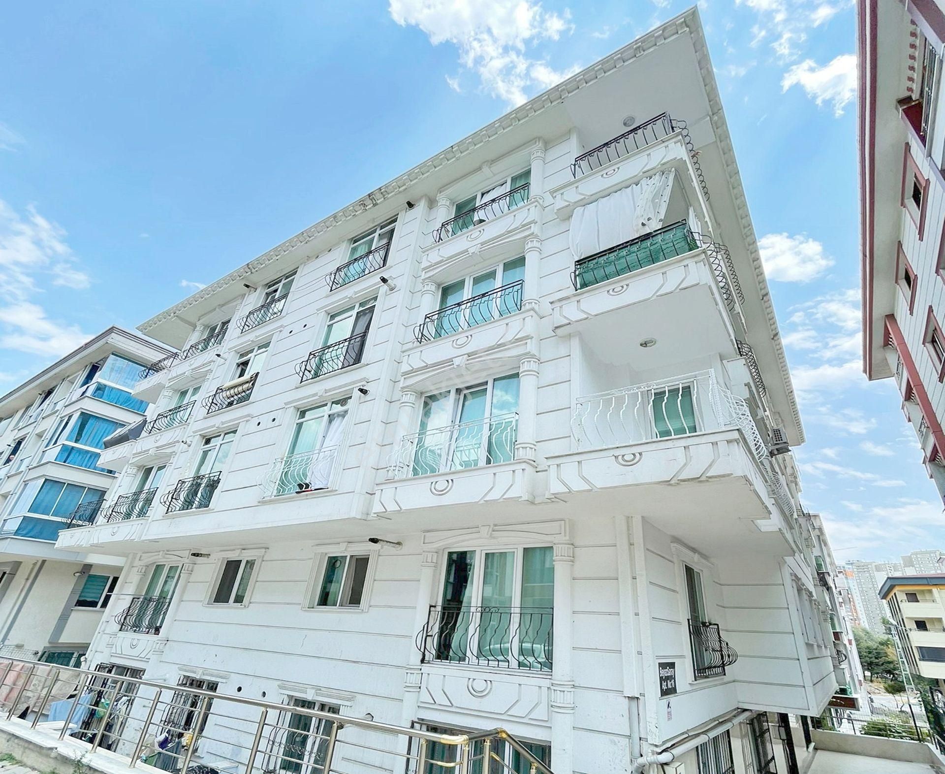 Metrobüse 10 Dk Aile Apartmanında Ferah Balkonlu 2+1 Daire