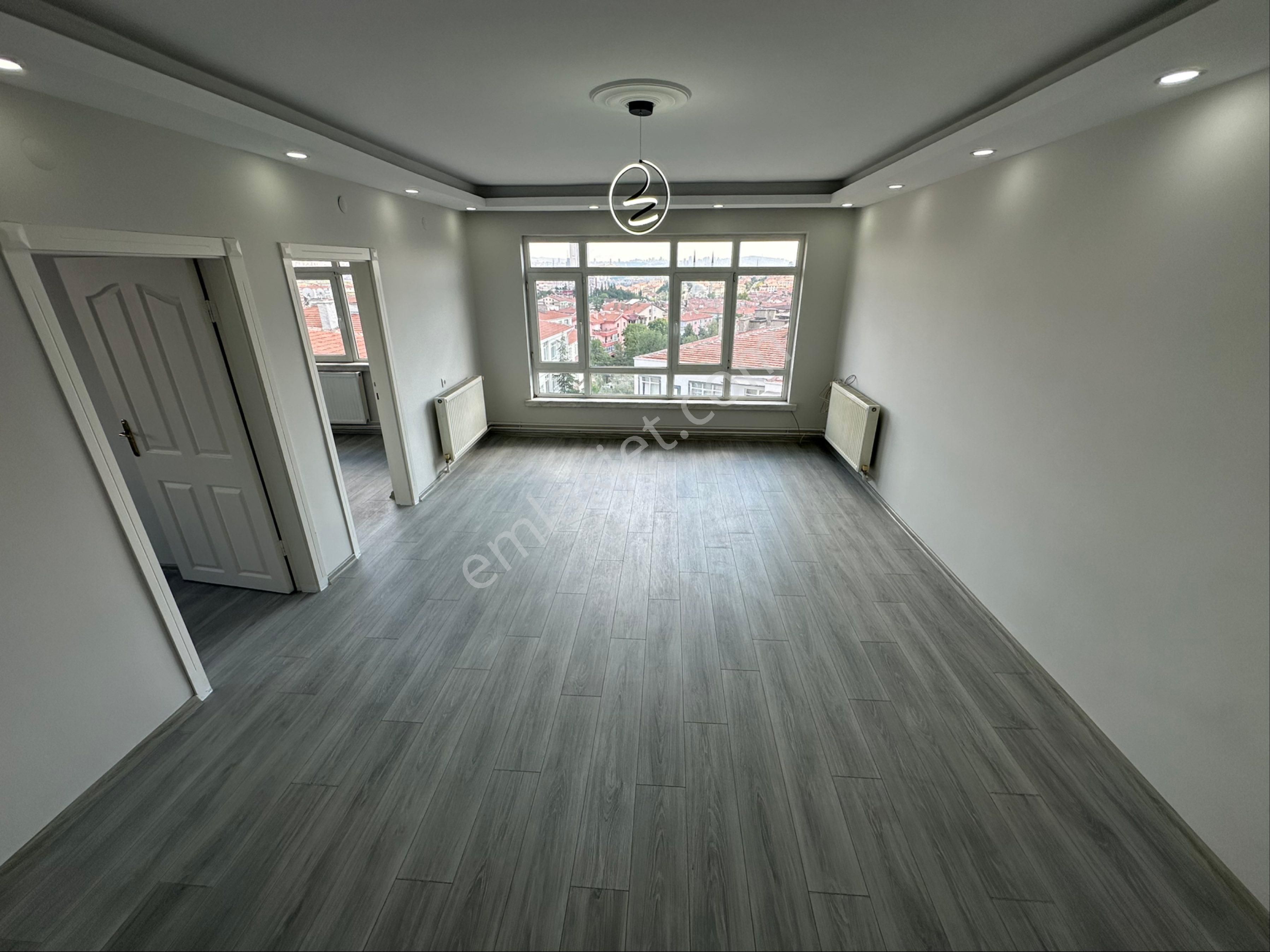 (3226) Tepebaşında 3+1 Katta Cadde Yakını Manzaralı Yapılı Daire