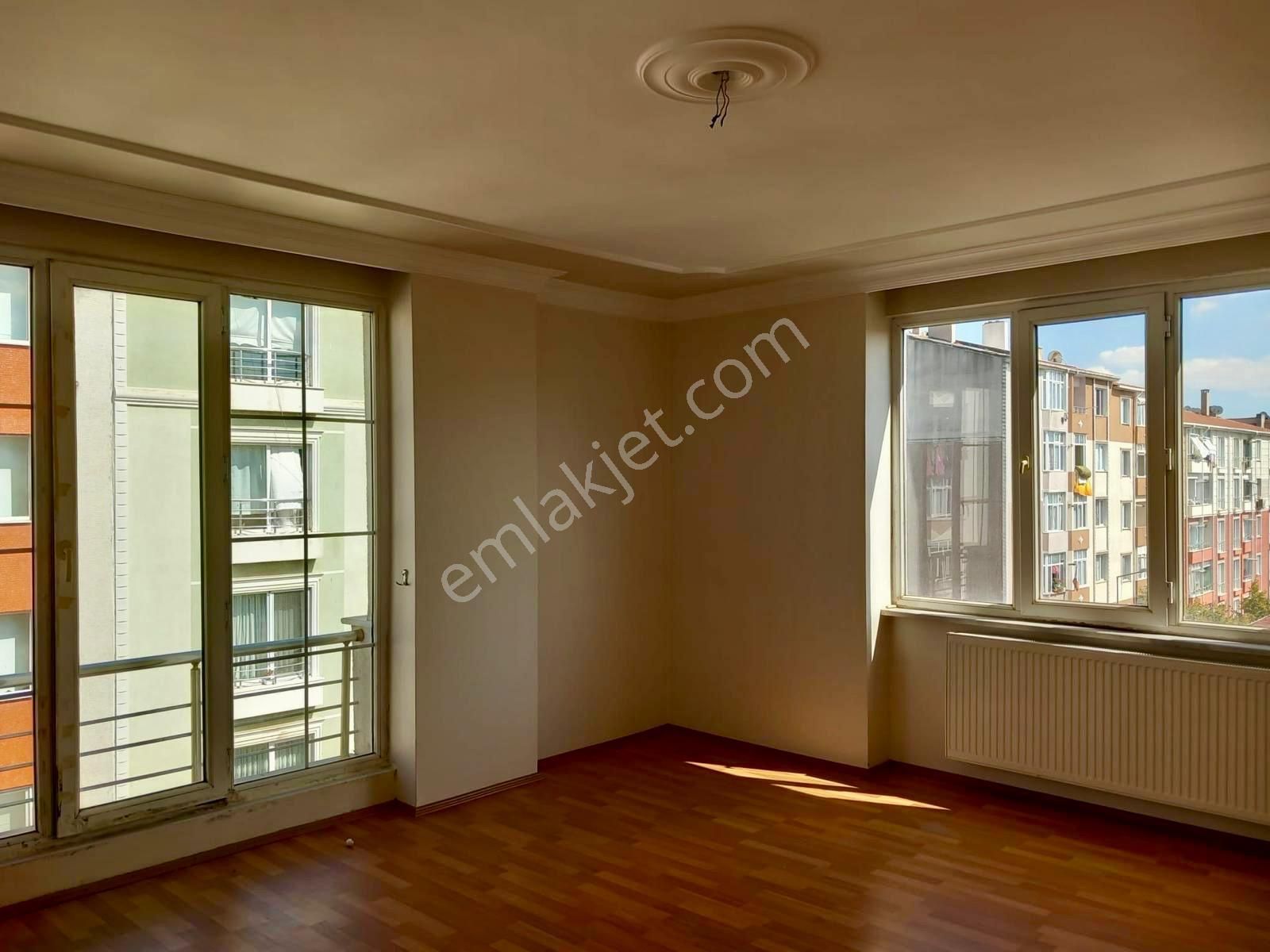 Çorlu Merkez'de Cadde Üzeri Ara Kat 2+1 Satılık Daire - Görsel 2
