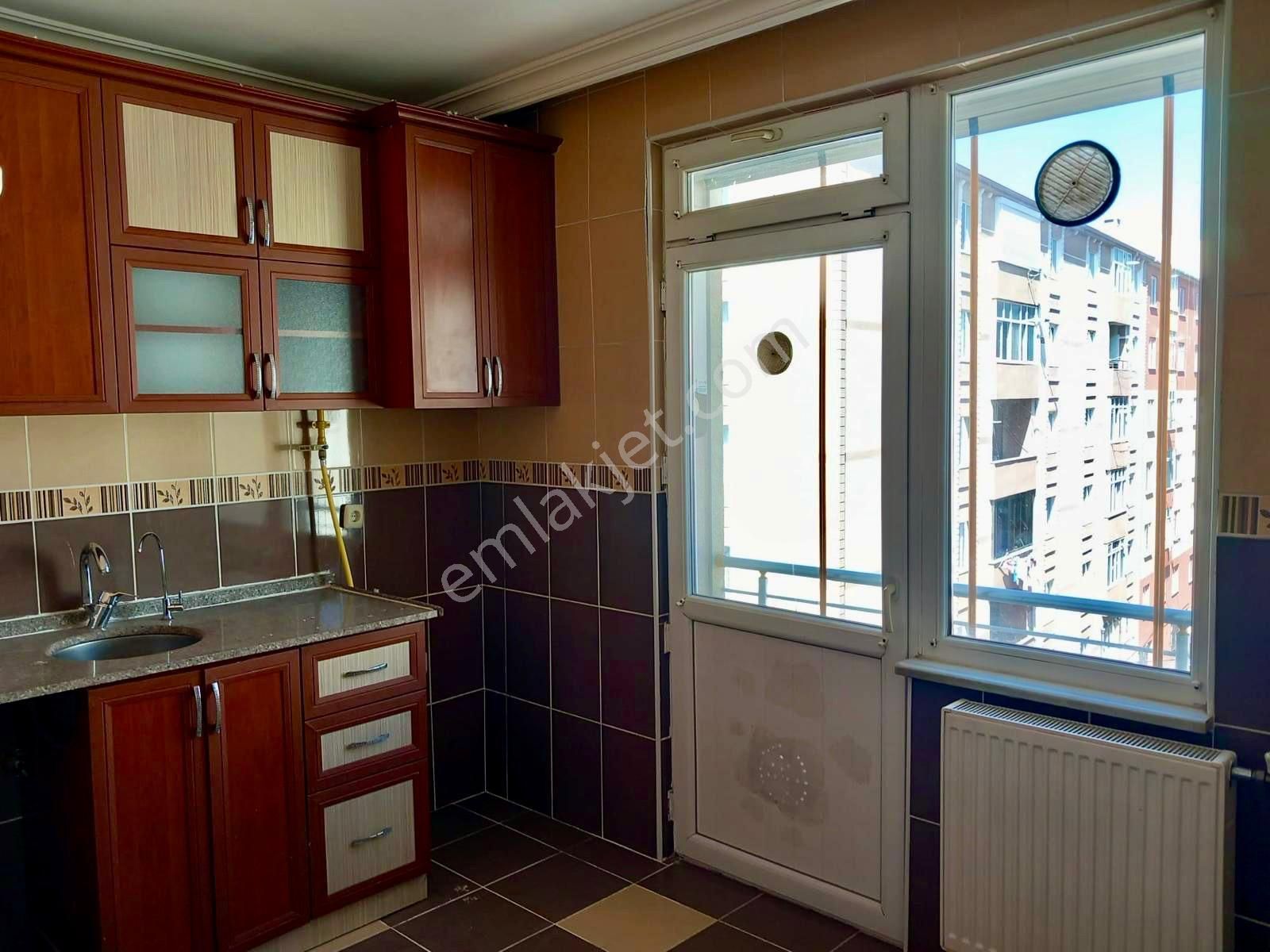 Çorlu Merkez'de Cadde Üzeri Ara Kat 2+1 Satılık Daire - Görsel 5