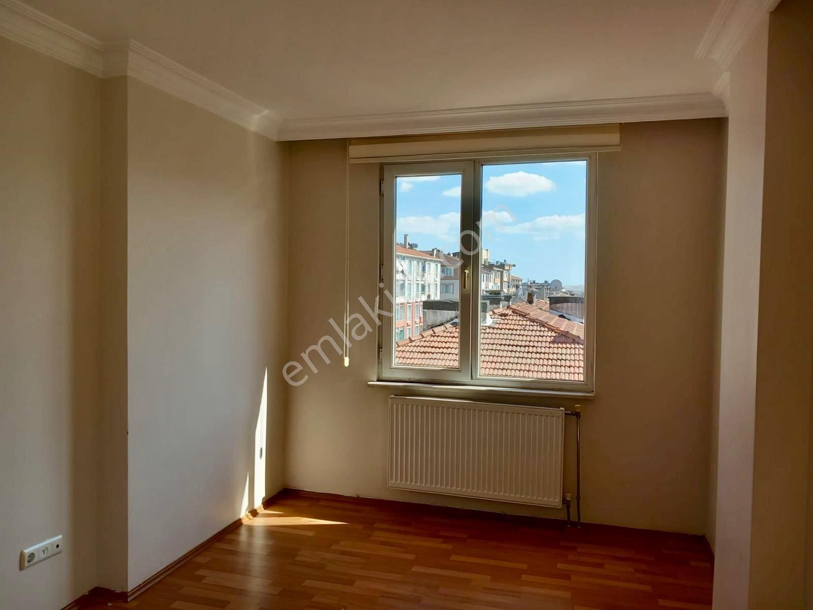 Çorlu Merkez'de Cadde Üzeri Ara Kat 2+1 Satılık Daire - Görsel 8