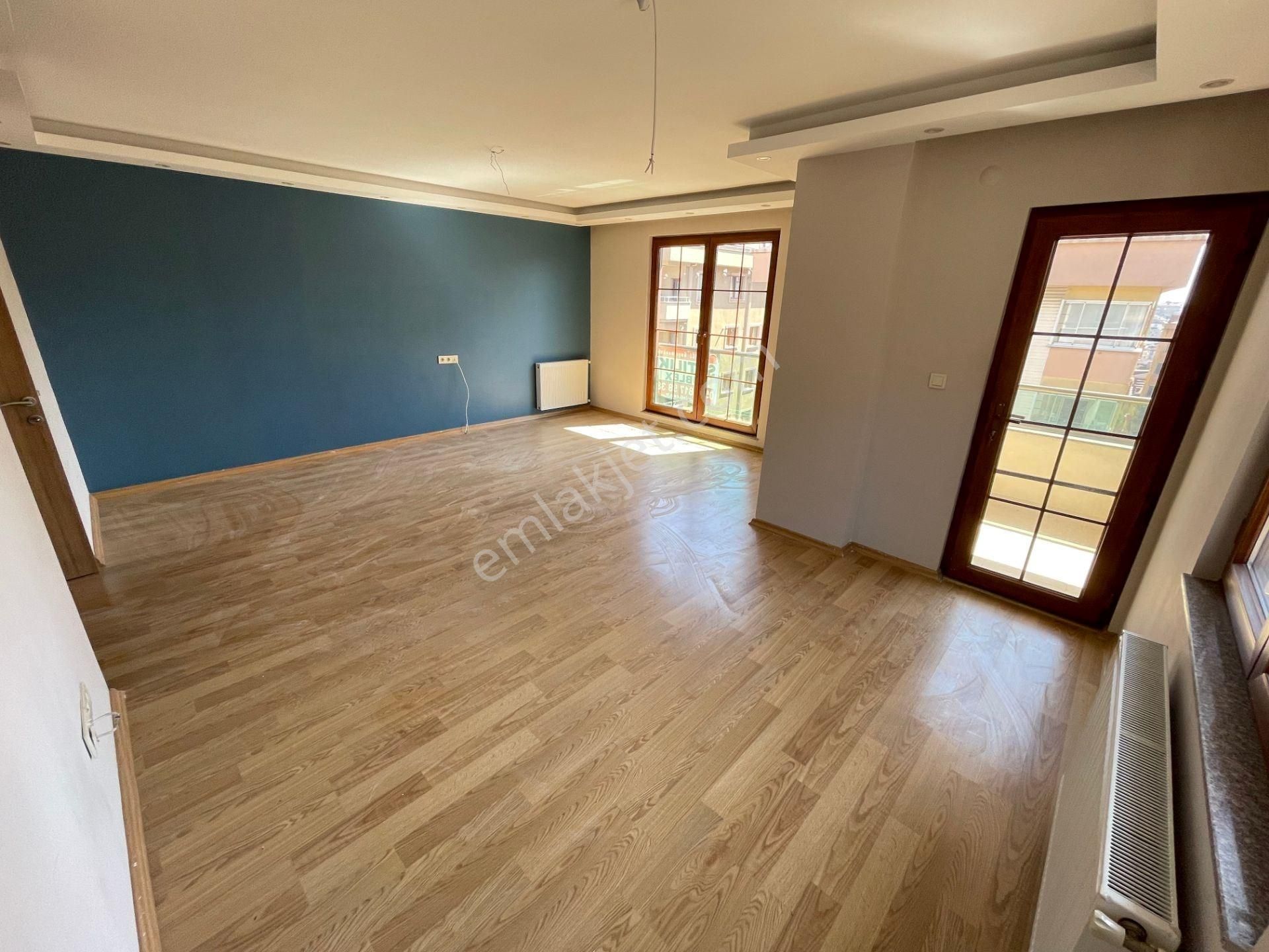 İnönü Mah. Kainat Cad.'de Ayrı Girişli 5+2 200m2 Dubleks Daire