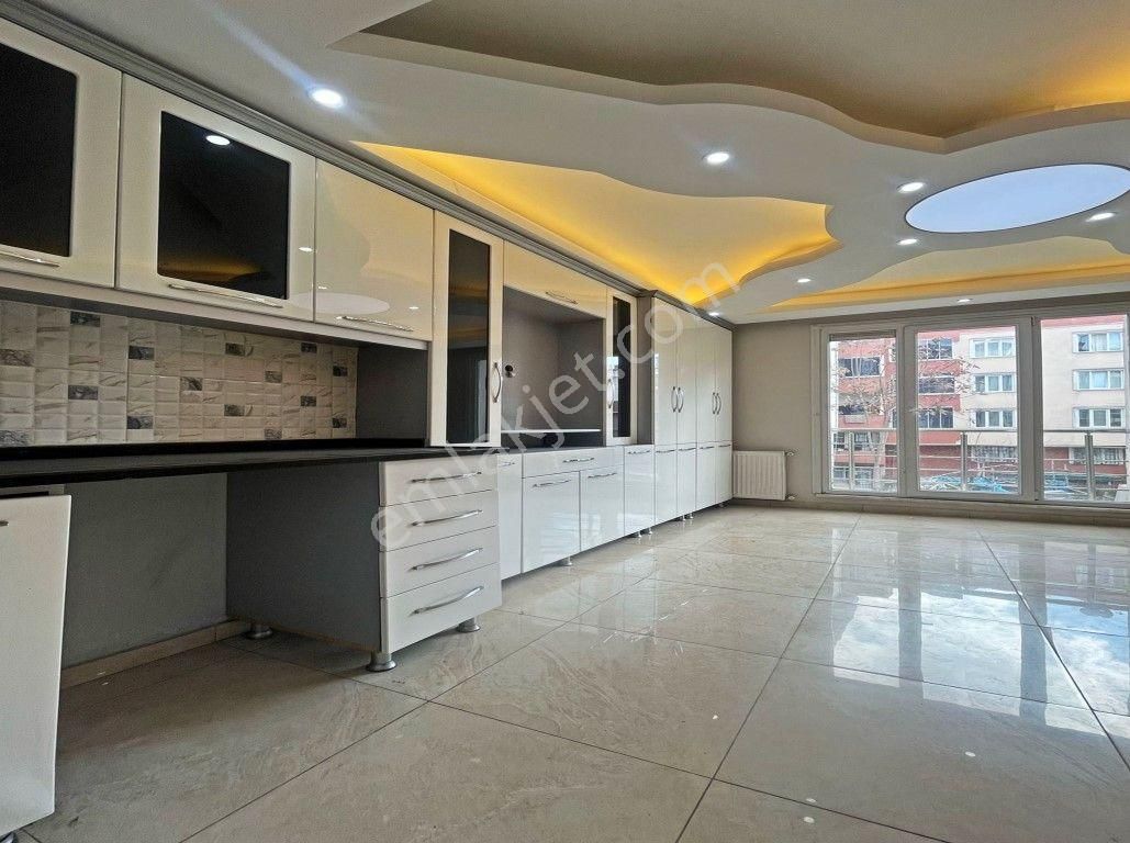 Başkent Yapı'dan Cadde Üzeri 1+1 Kapalı Balkonlu Ara Kat