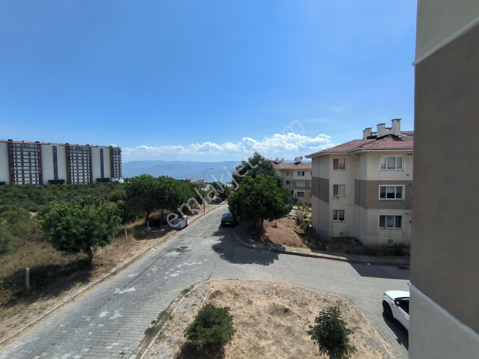 İzmıt Akpınar Mahallesı Arızlı Konutları'nda Eşyalı 2+1 Kıralık Daıre