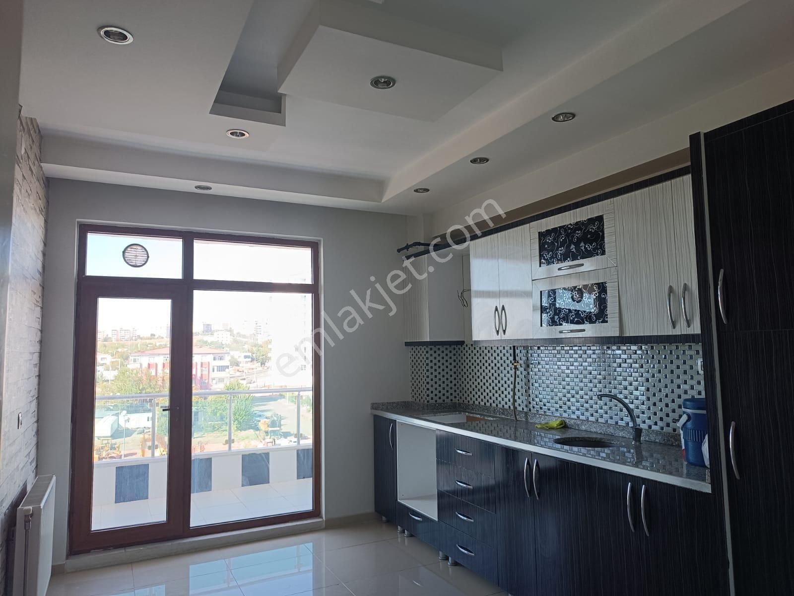 Urfa Yoluna Sıfır 500 Evler Karşısı 3+1 Kiralık Daire