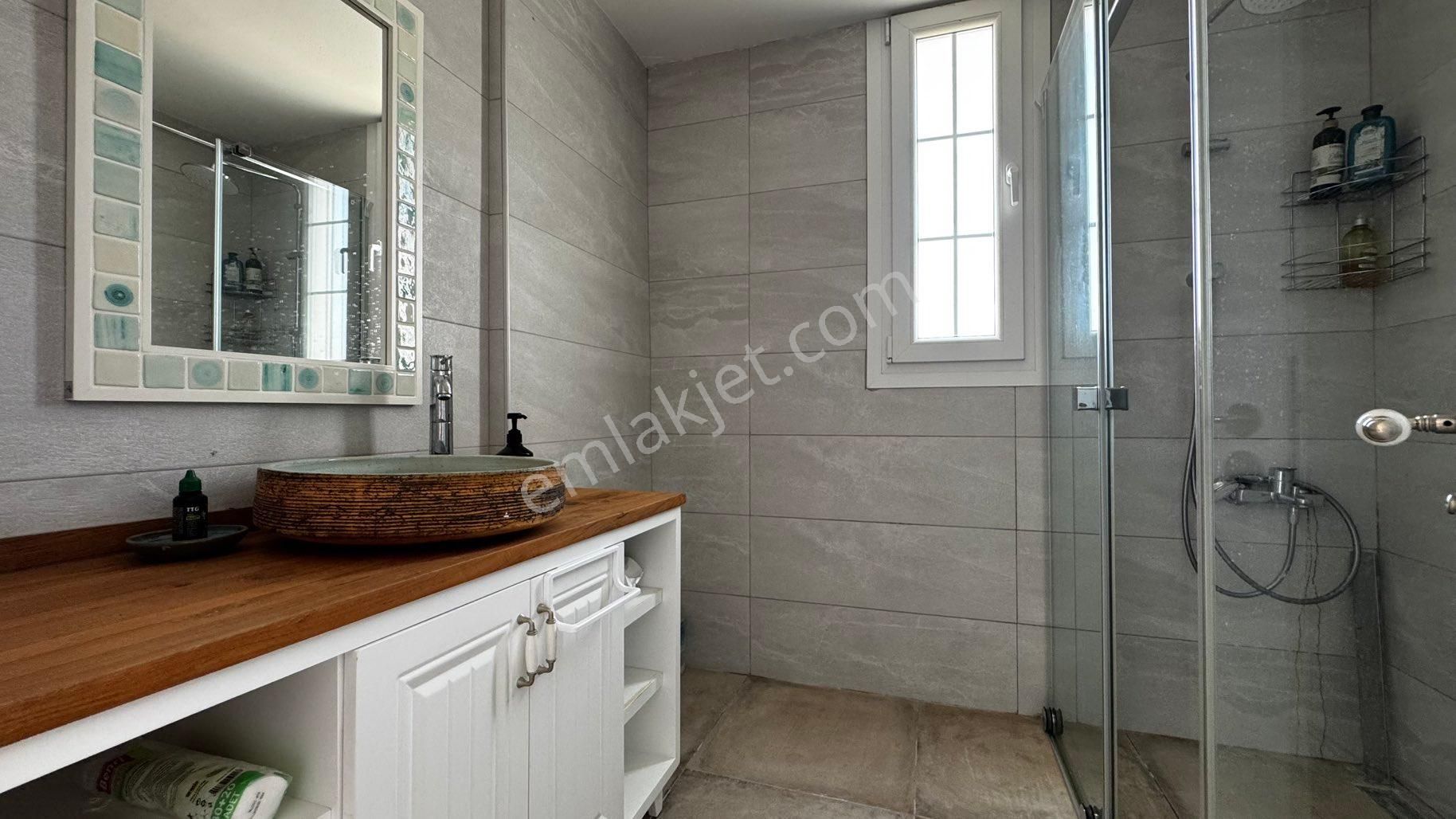 Hayat Foça Sitesi’nde Müstakil Havuzlu Eşyalı Kiralık Villa - Görsel 30