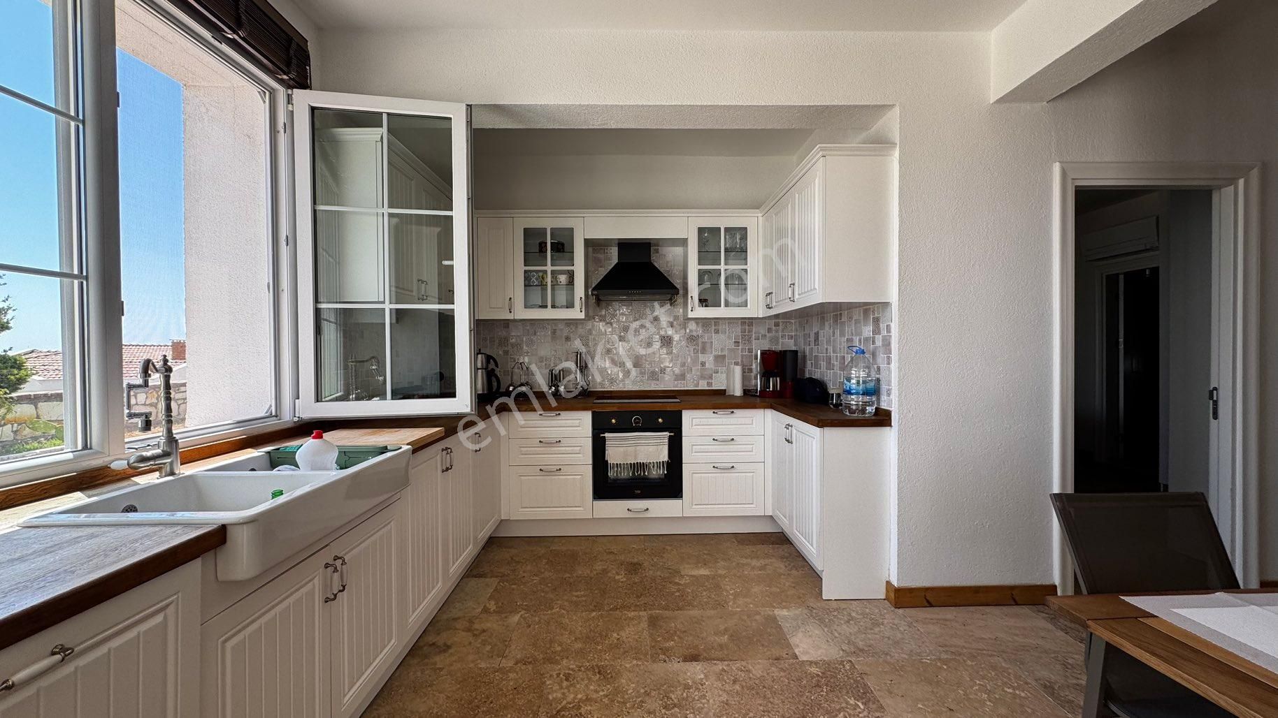 Hayat Foça Sitesi’nde Müstakil Havuzlu Eşyalı Kiralık Villa - Görsel 8