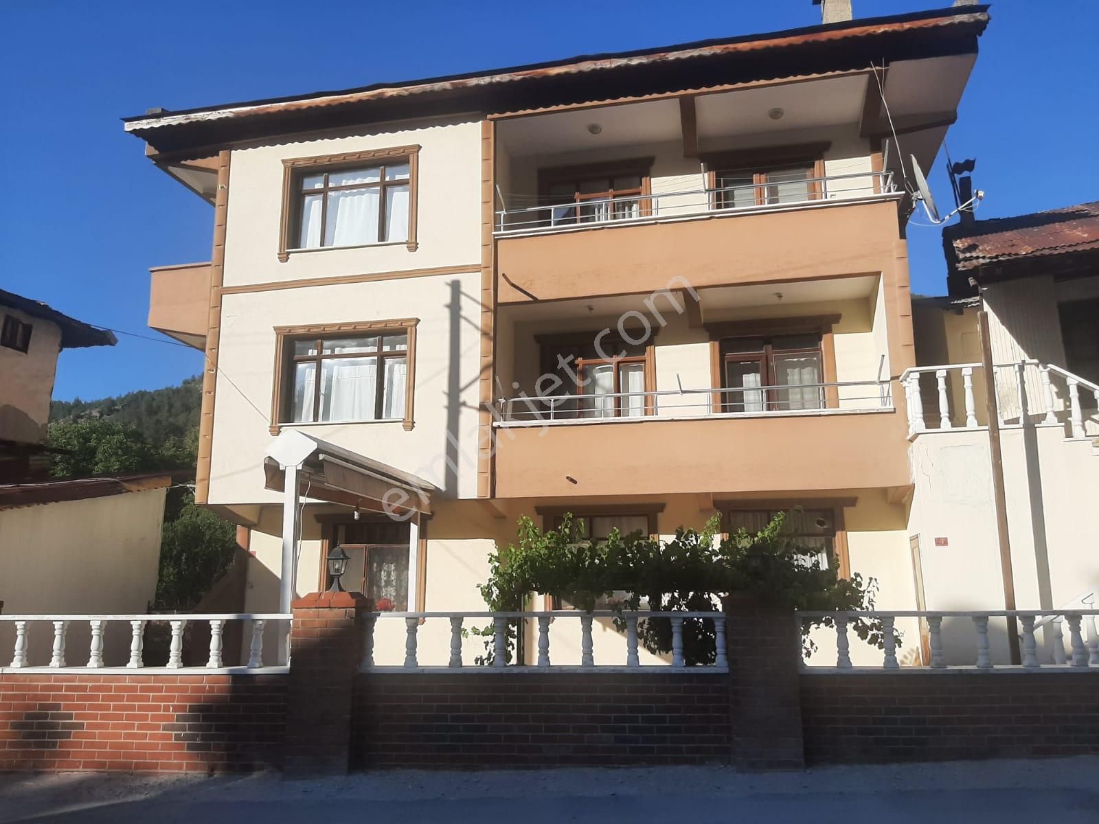 Mudurnu Hızırfakı Mh.de 3 Katlı Betonerme Bahçeli Satılık Ev - Görsel 2