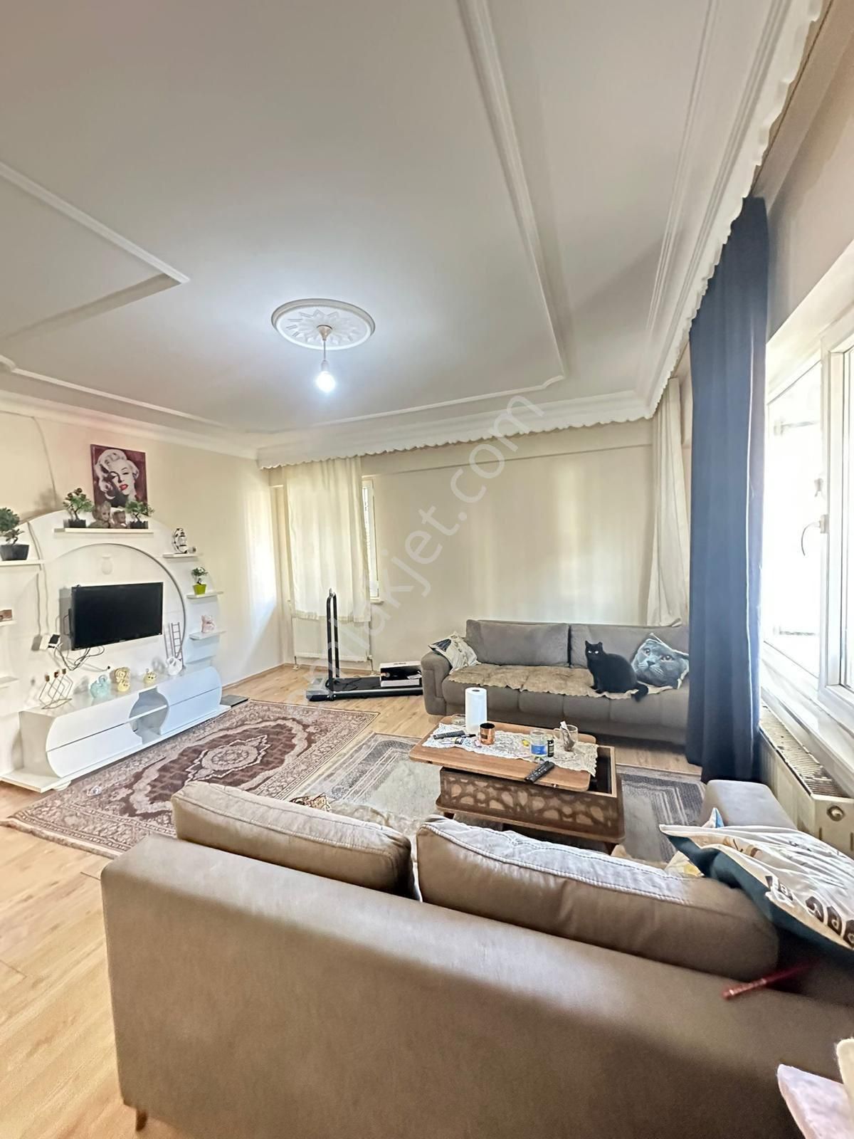 Şeyhsinan Mahallesinde Ayrı Mutfak 1+1 Kiracılı Eşyalı