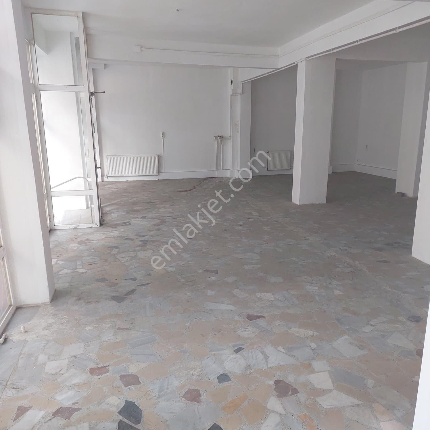 Şişli İzzet Paşa Mahallesi Sahibinden Kiralık 135 M² Köşe Dükkan