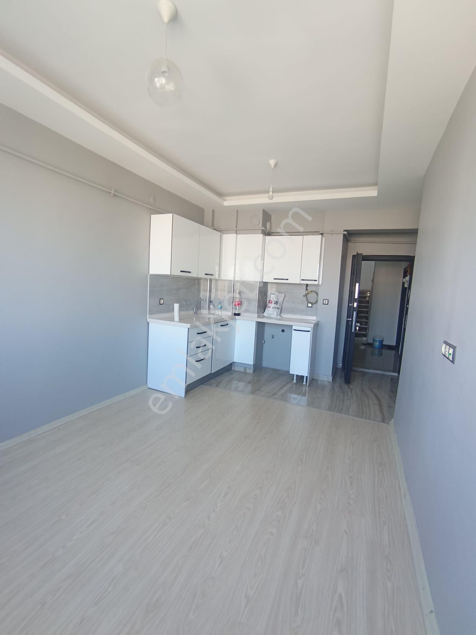 Remax Forum'dan Kiralık Daire 2+1 Duman İnşaat Çarşı Merkez