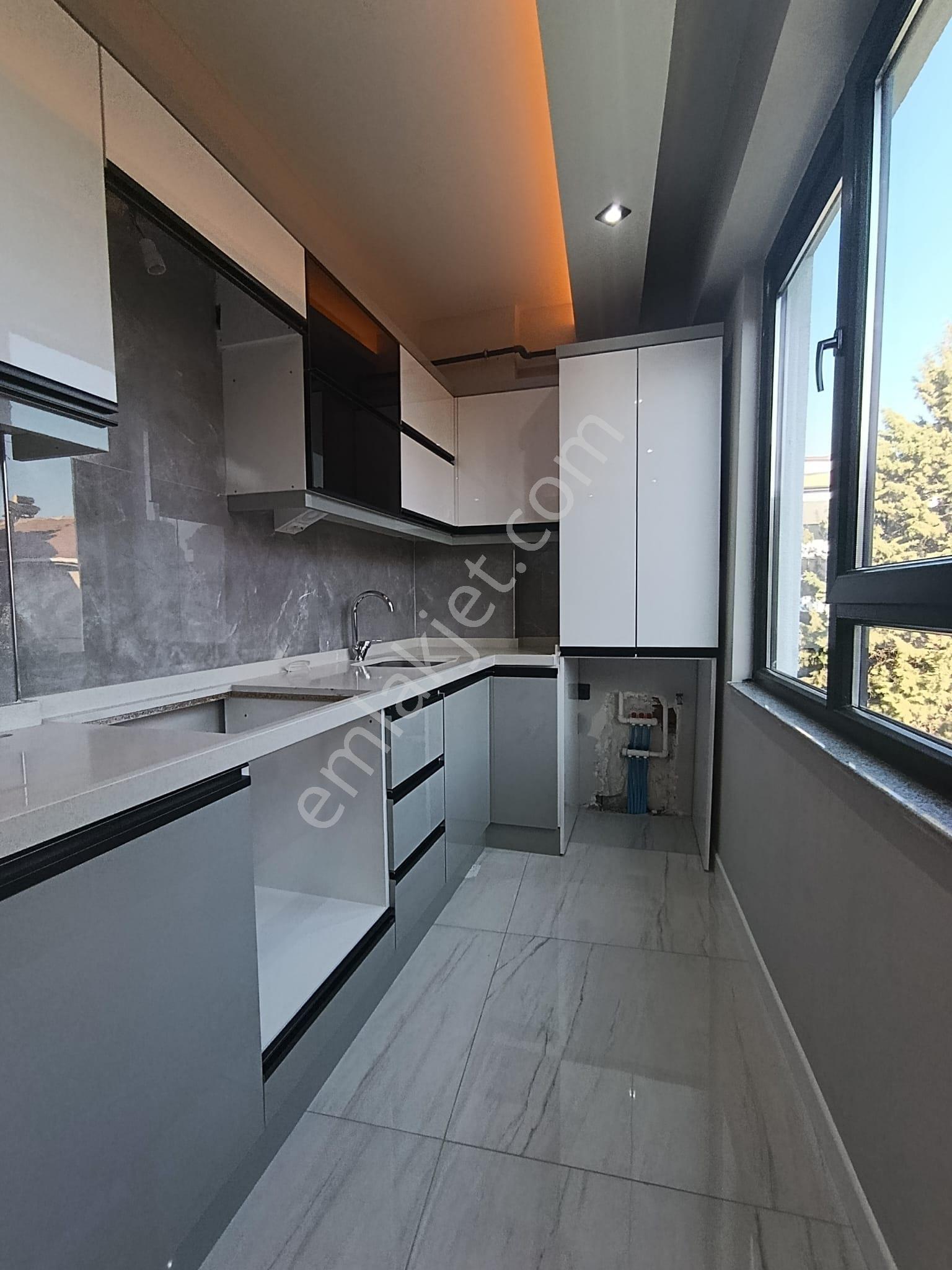 Çamlıca Mahallesinde Satılık 1+1 Daire