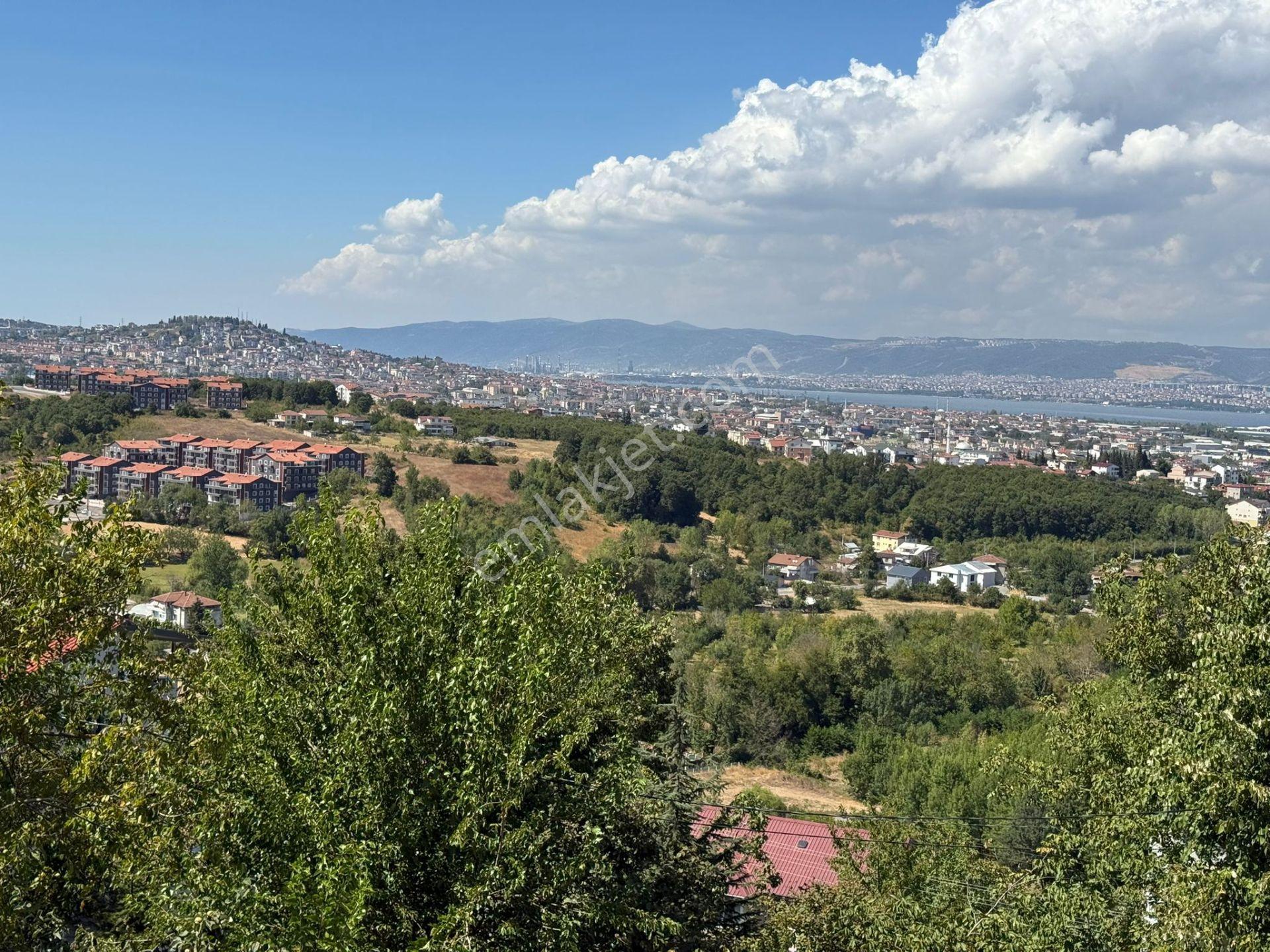 Gölcük Yazlık'ta Deniz Manzaralı Arsa