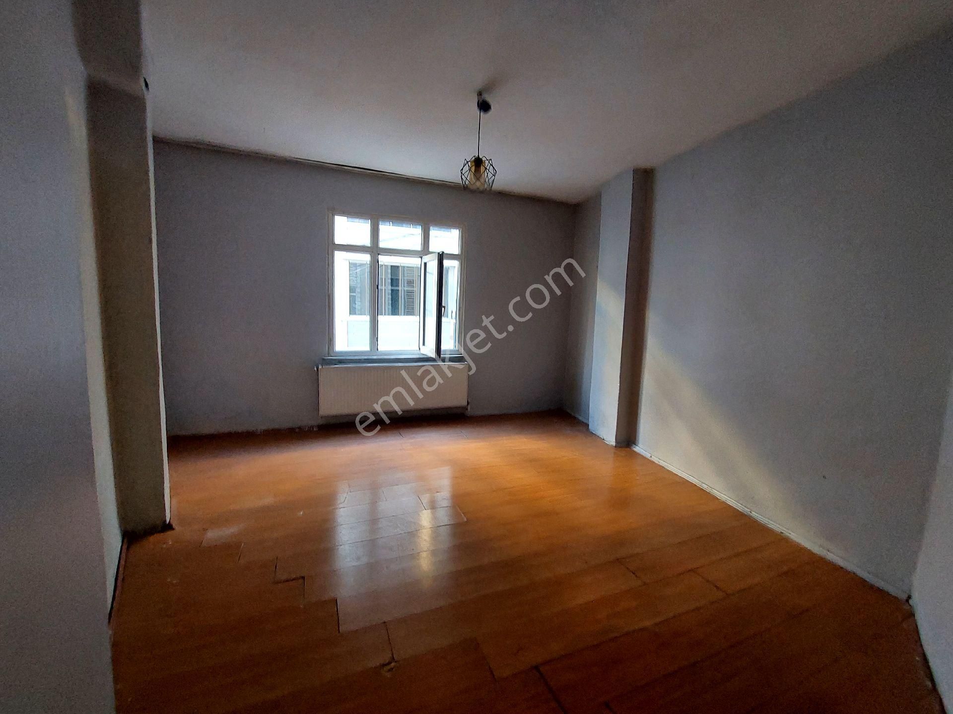 Gaziosmanpaşa Küçükköy Yeni Mah Acil Satılık Daire 3.kat 1+1 75 M2