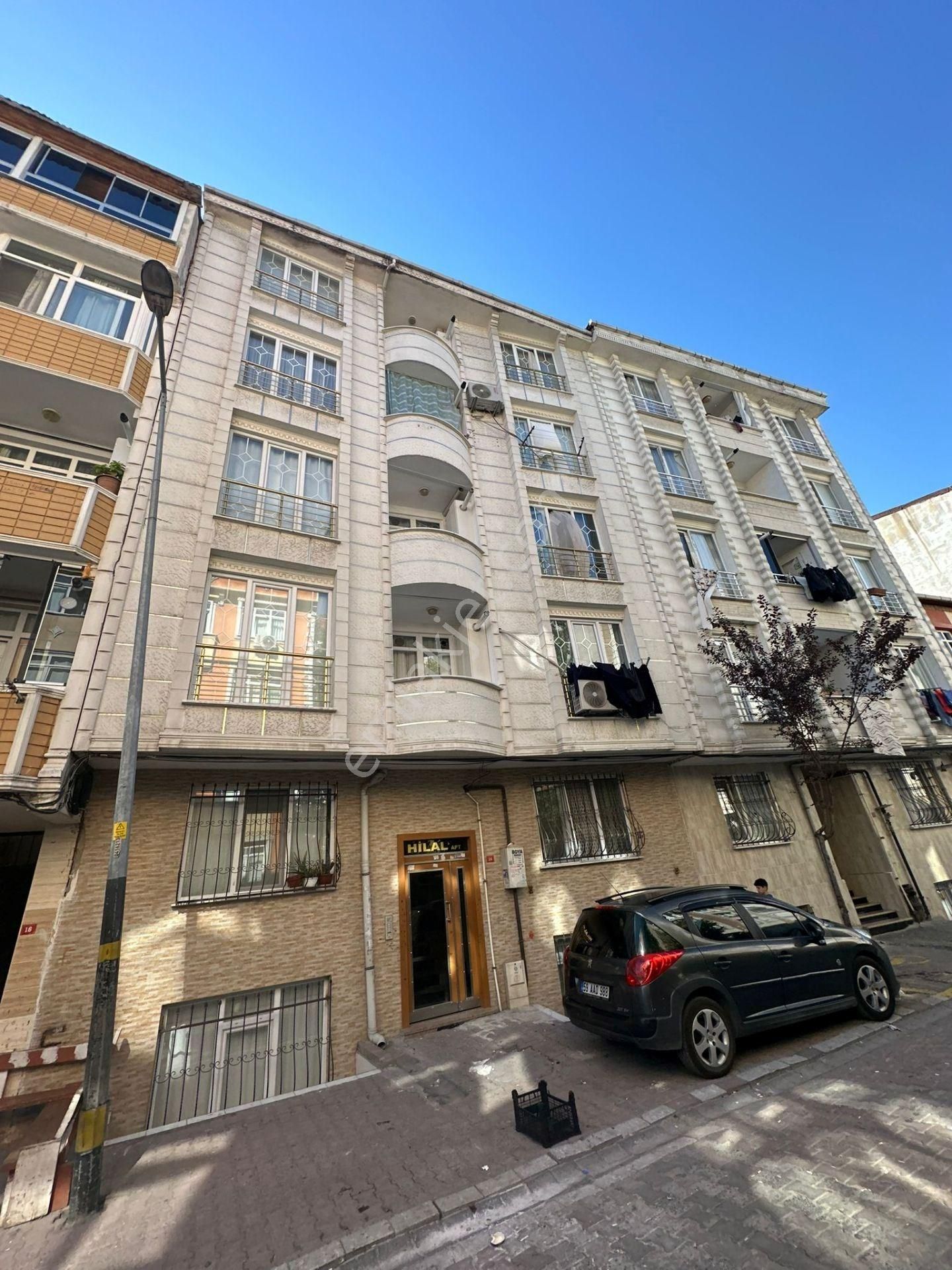 Esenyurt Çınar Mahallesinde Merkezi Konumda Satılık 2+1 90 M2 2.kat Da Daire