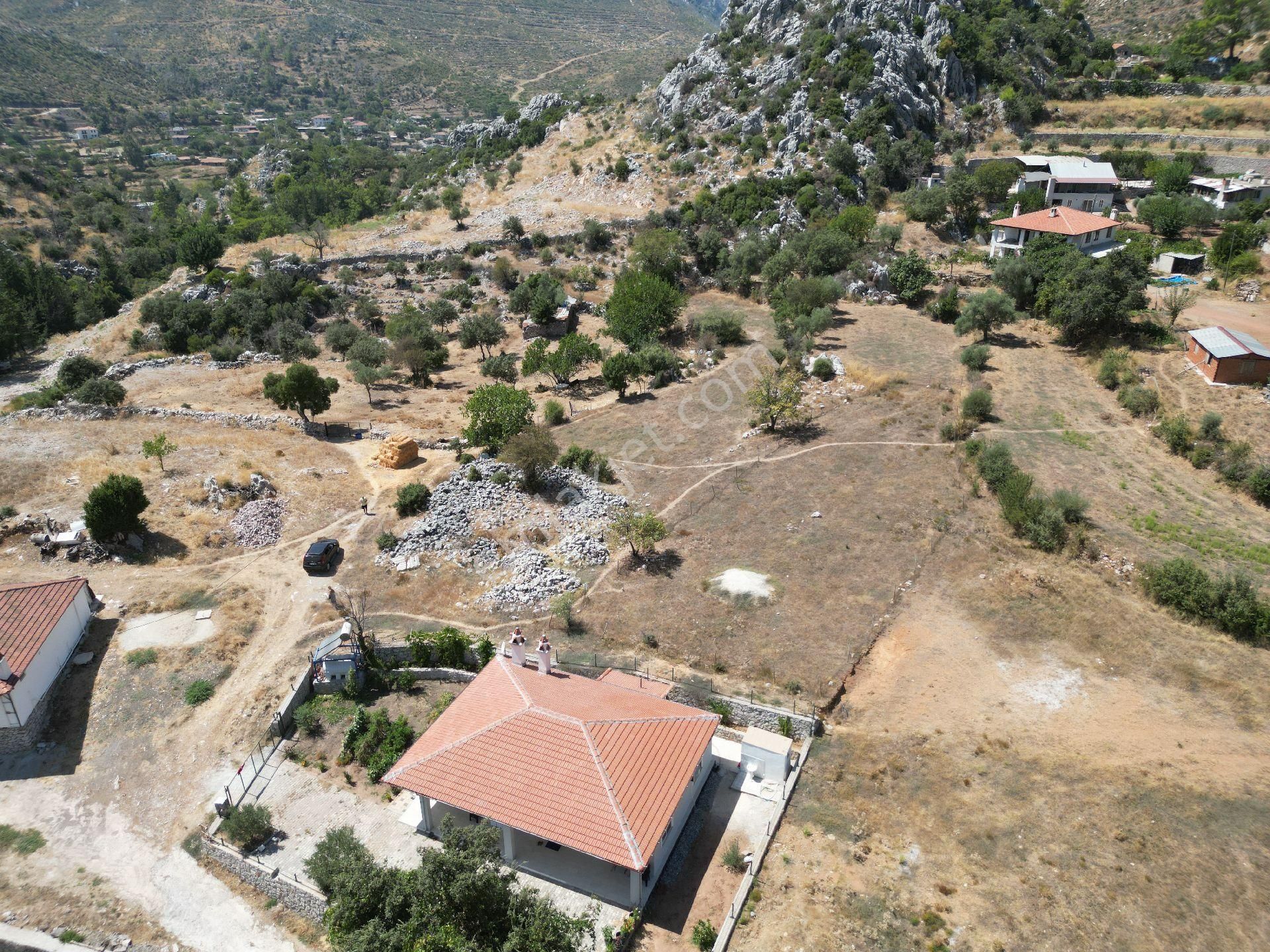 Joker: Marmaris Bayır Yol Cepheli Evlere Komşu Satılık Tarla
