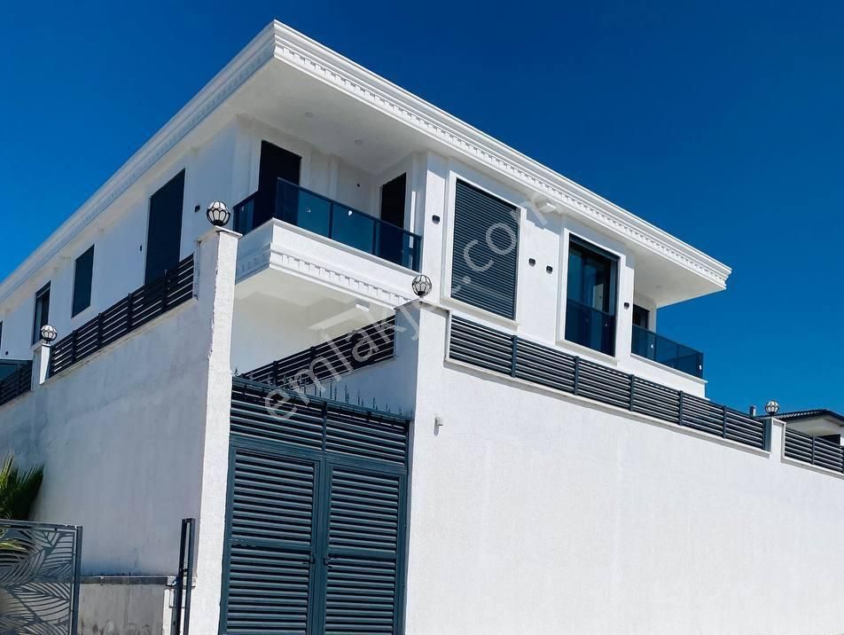 Didimde Satılık Müstakil Havuzlu Ayrı Mutfaklı Deniz Manzaralı Villa