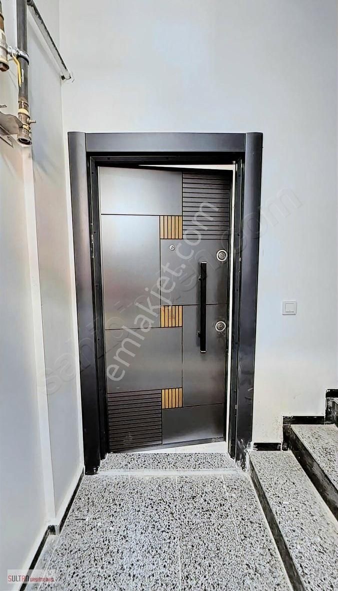 Sultan Gayrımenkul'den Bağlarbaşı Ortaokuluna Ykn 3 + 1 Orta Kat