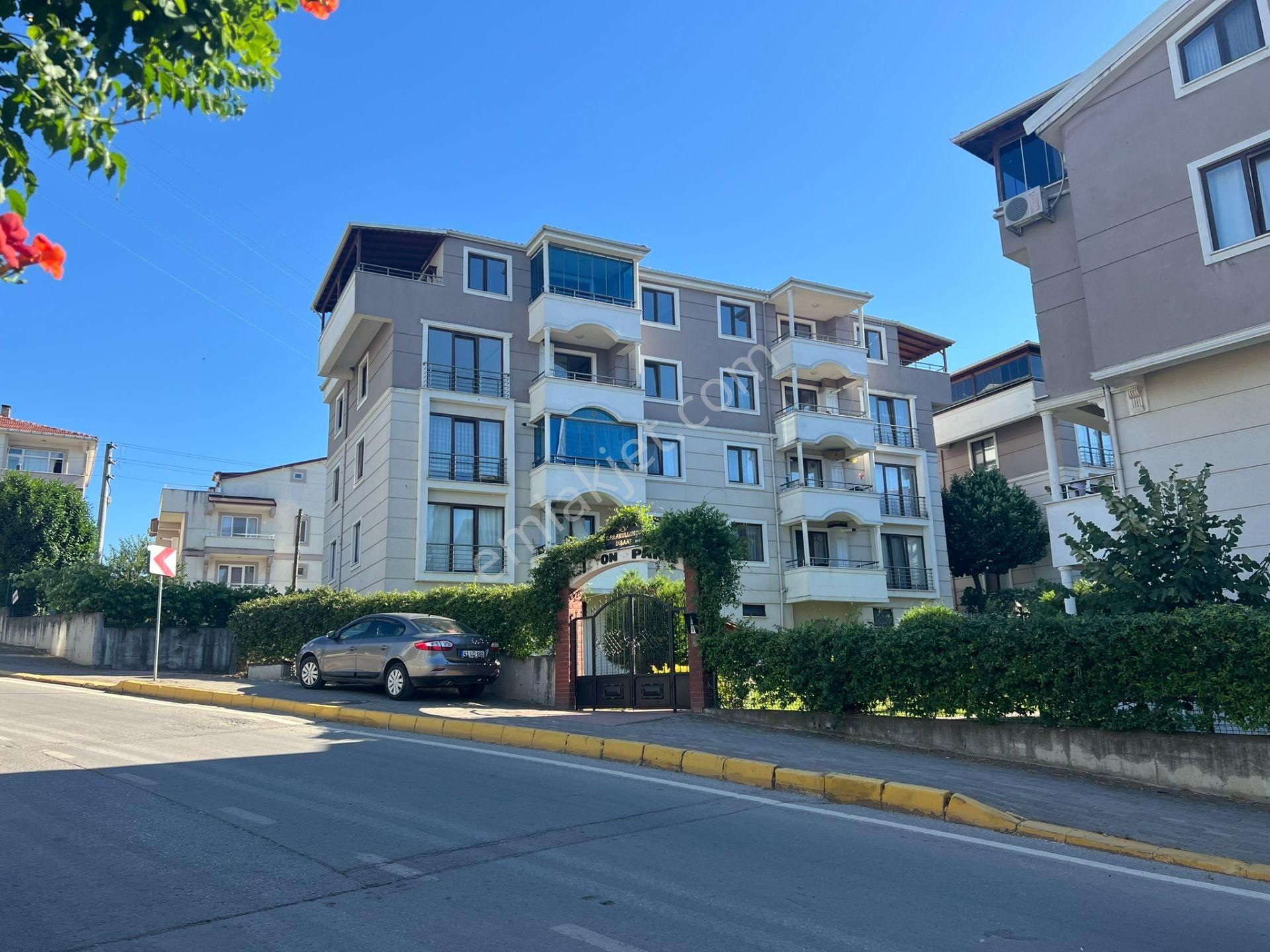 Yeşilyurt Mah. Site İçerisinde Merkezi Konumda Ara Kat 3+1 Daire