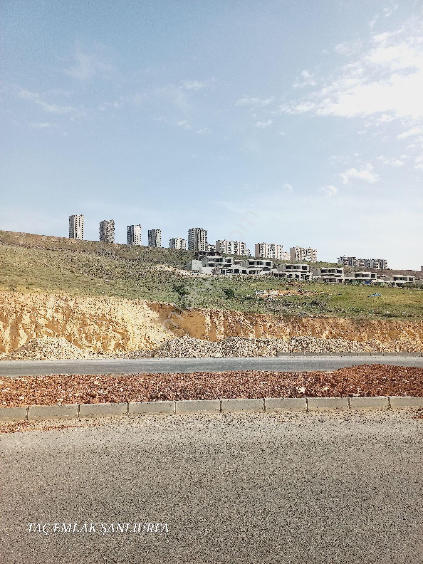 🇹🇷karaköprü 50 Metre Yolda Köşe Başı Kat İmarlı Parsel Satışta