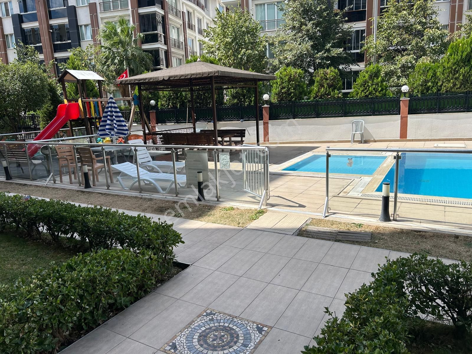 Beylikdüzü Havuzlu Sitede Satılık Daire