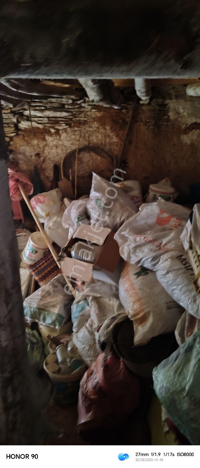 İzmir Bayındır Hisarlık Mahallesinde Tadilat İsteyen 83 M² Köy Evi Satılıktır
