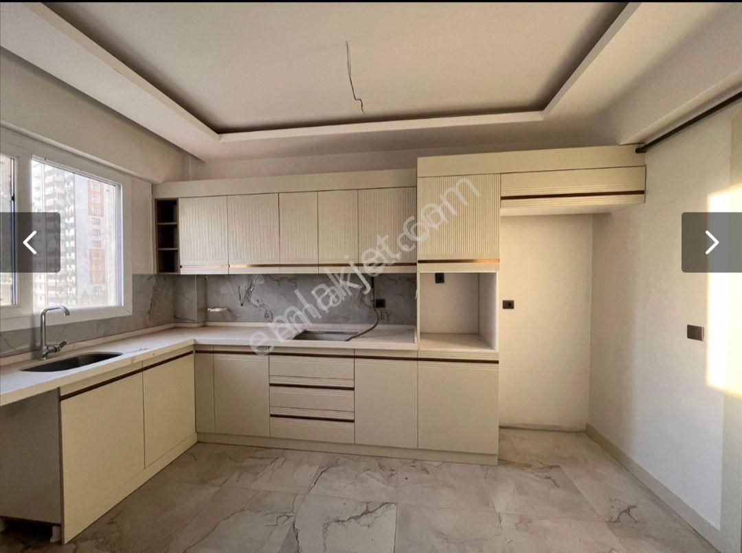 Kayapınar Belediye Karşısı Liva Gold Yapıda 3+1 Satılık Daire Bulunmaktadır
