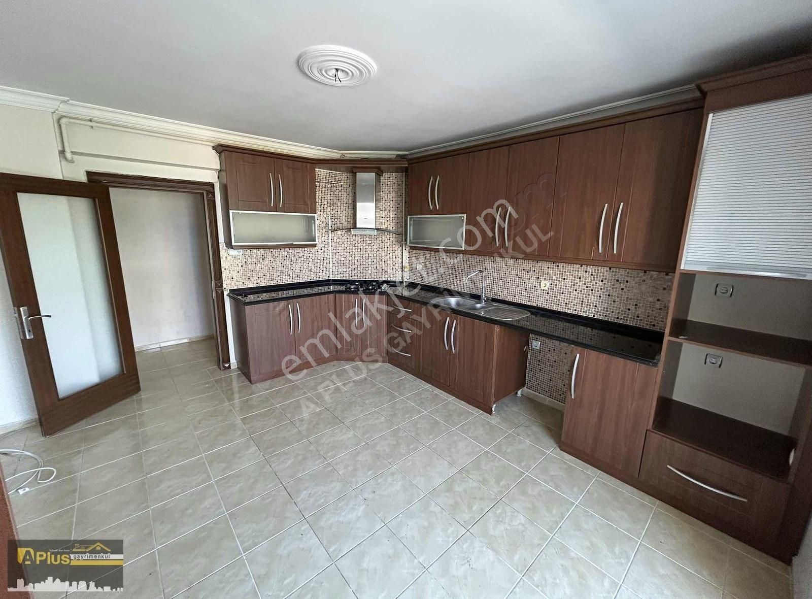 A Plus Gayrimenkulden Cadde Üzeri Satılık 4+1 Daire