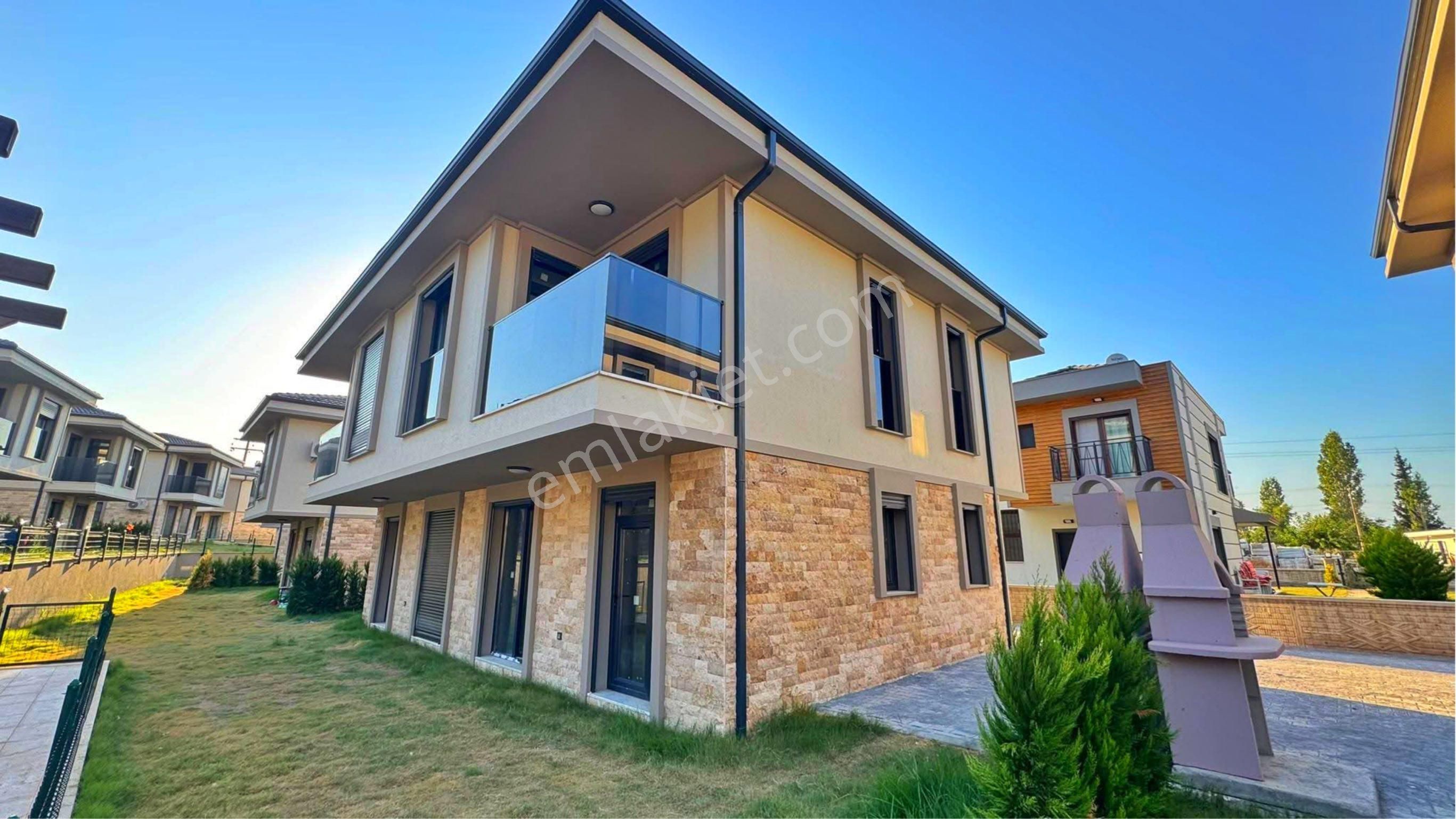 Kuşadası Güzelçamlıda 3+1 Sıfır Havuzlu Sitede Şok Fiyat Fırsat Villa