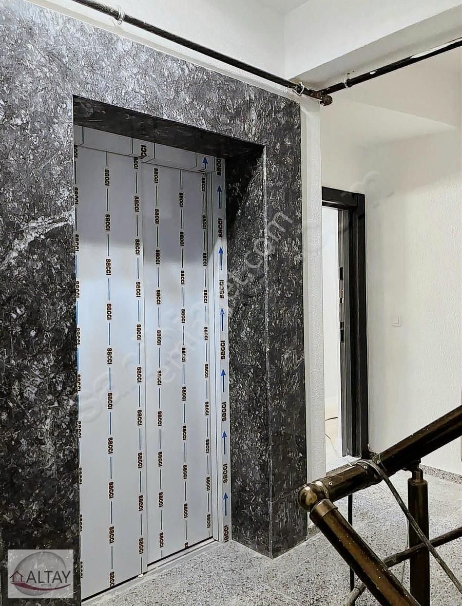 Merkezi Konumda 2+1 Geniş Kullanımlı Satılık Daire