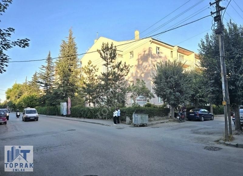 Toprak Emlak'tan Ertuğrulgazi Mh.bakımlı Kiralık 3+1 Daire