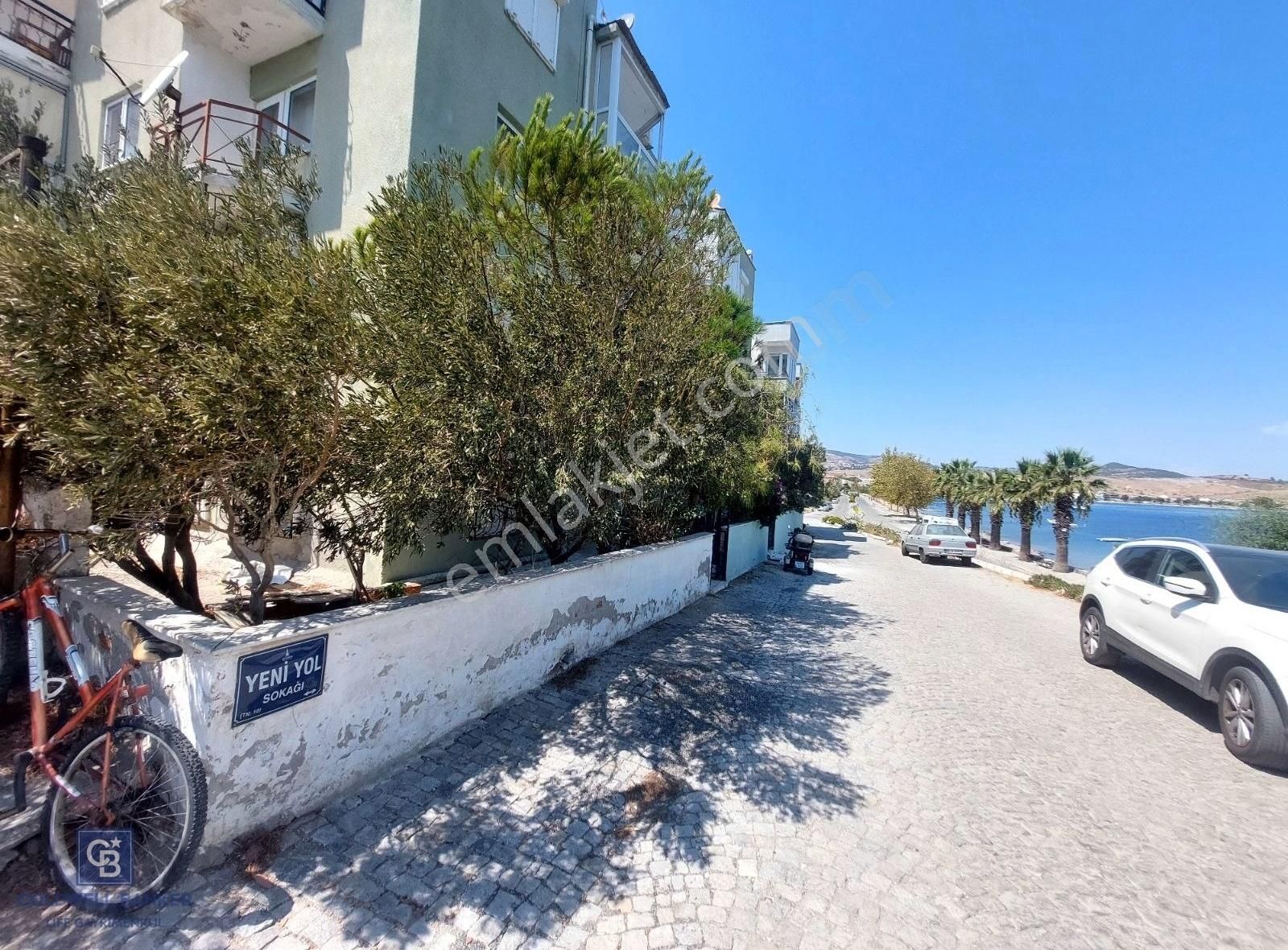 Çandarlı Merkezde 3+1 Satılık Daire