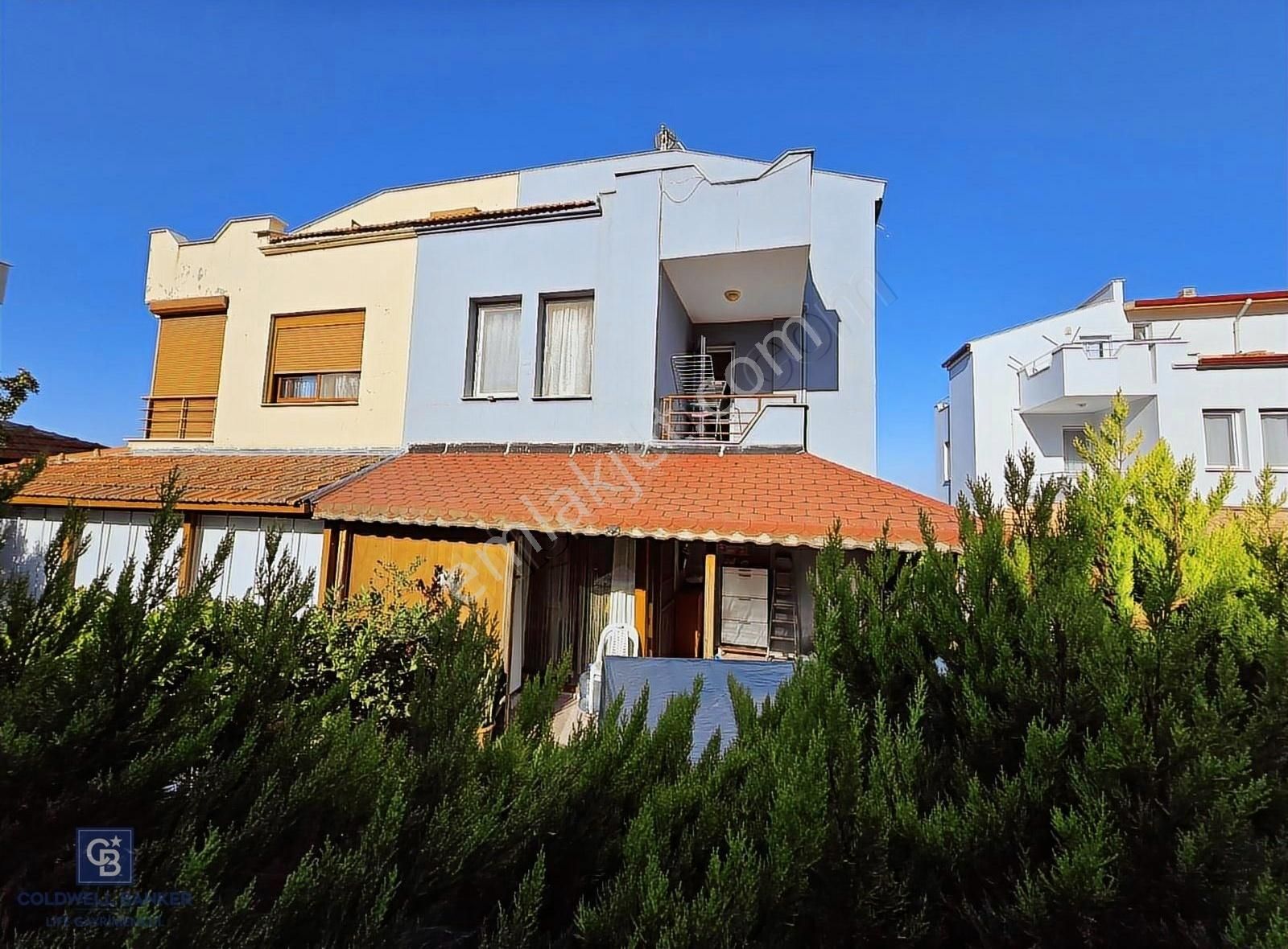 Çeşme Çiftlik Doruk Sitesinde Satılık Trıpleks 4+1 Villa - Görsel 4