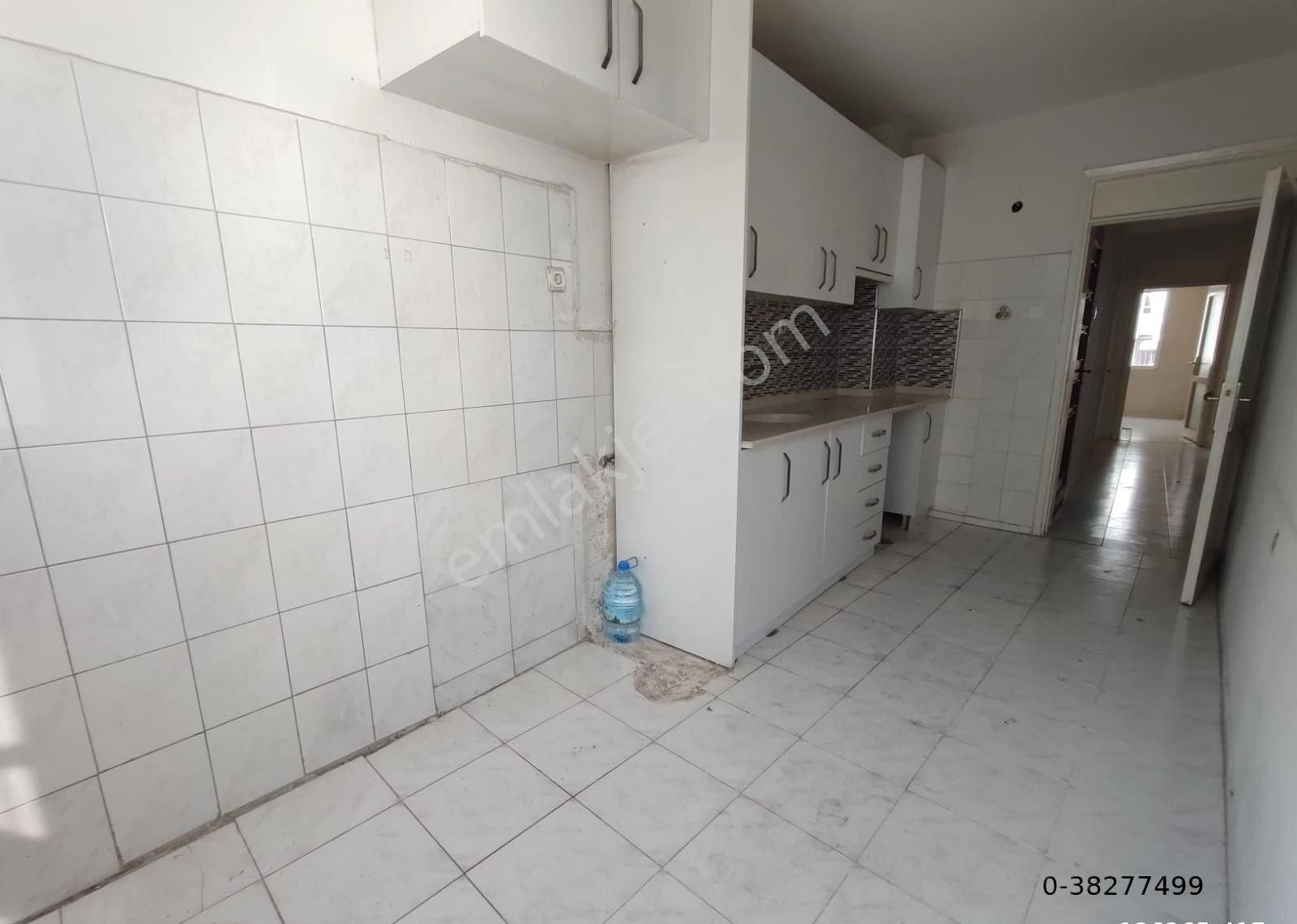 Esenlik Mahallesi'nde Cadde Üzerinde 2+1 Ön Cephe Satılık Daire