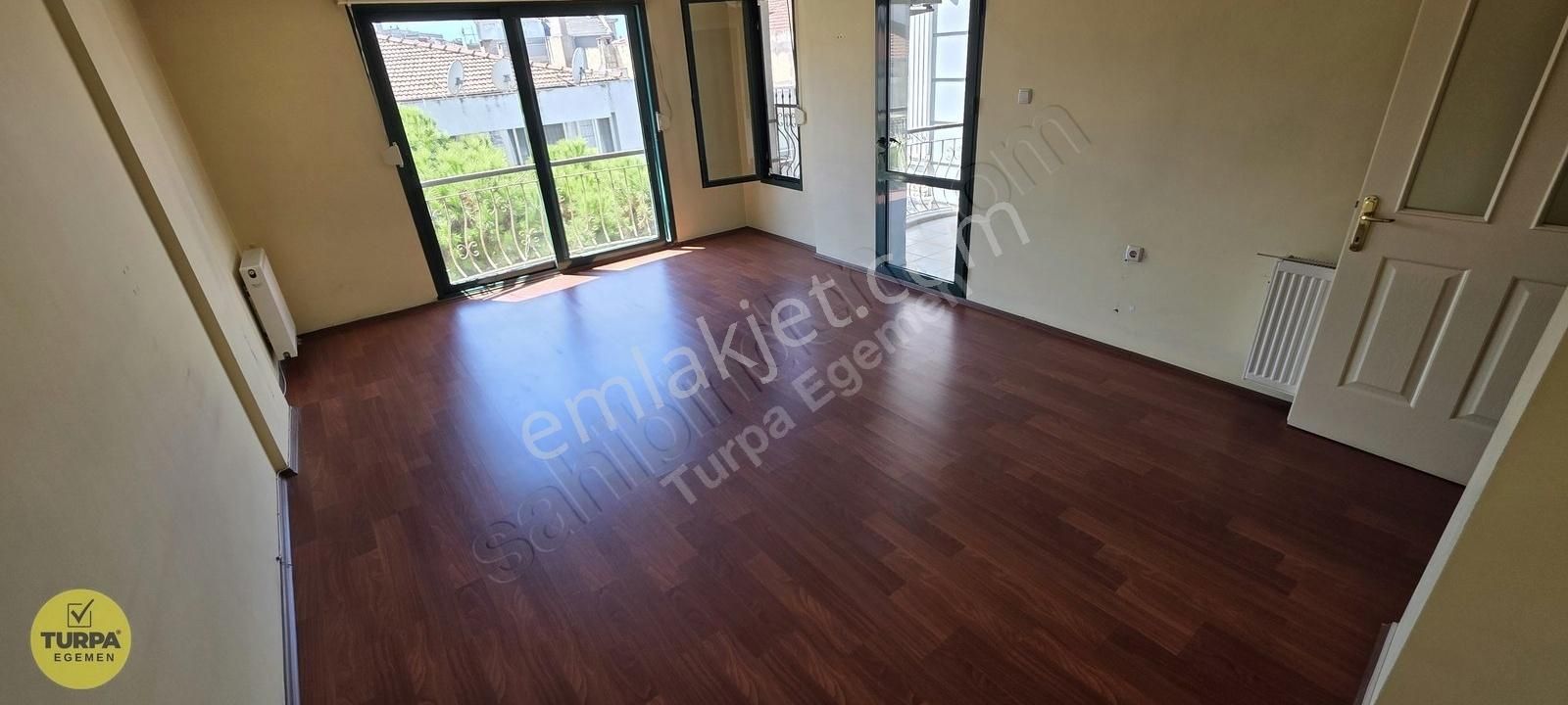 Karşıyaka Donanmacıda Deniz Manzaralı 3+1 Ferah Daire