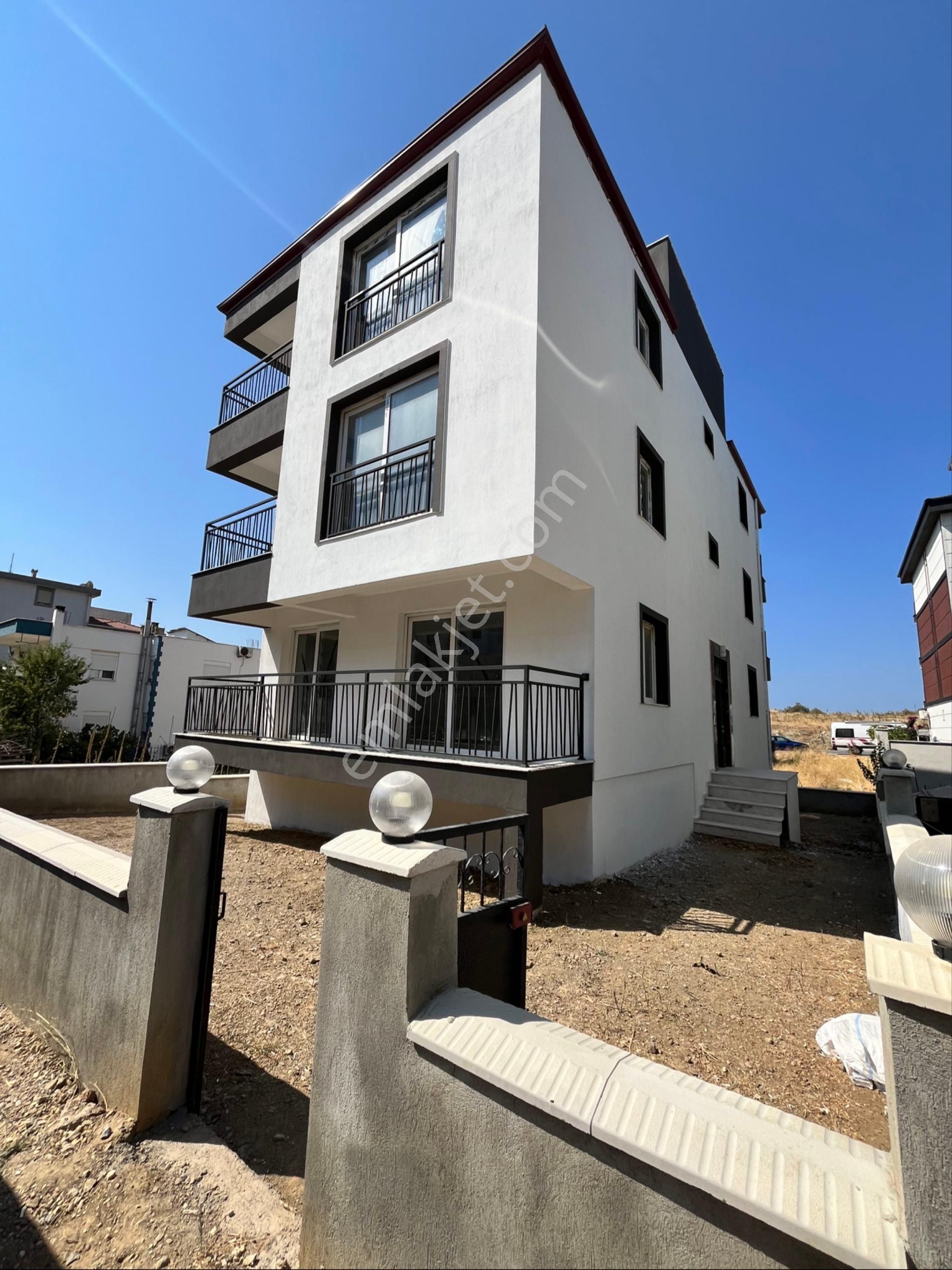 Seferihisar Camikebir Mahallesinde Yatırıma Uygun Satılık Komple Bina - Görsel 3