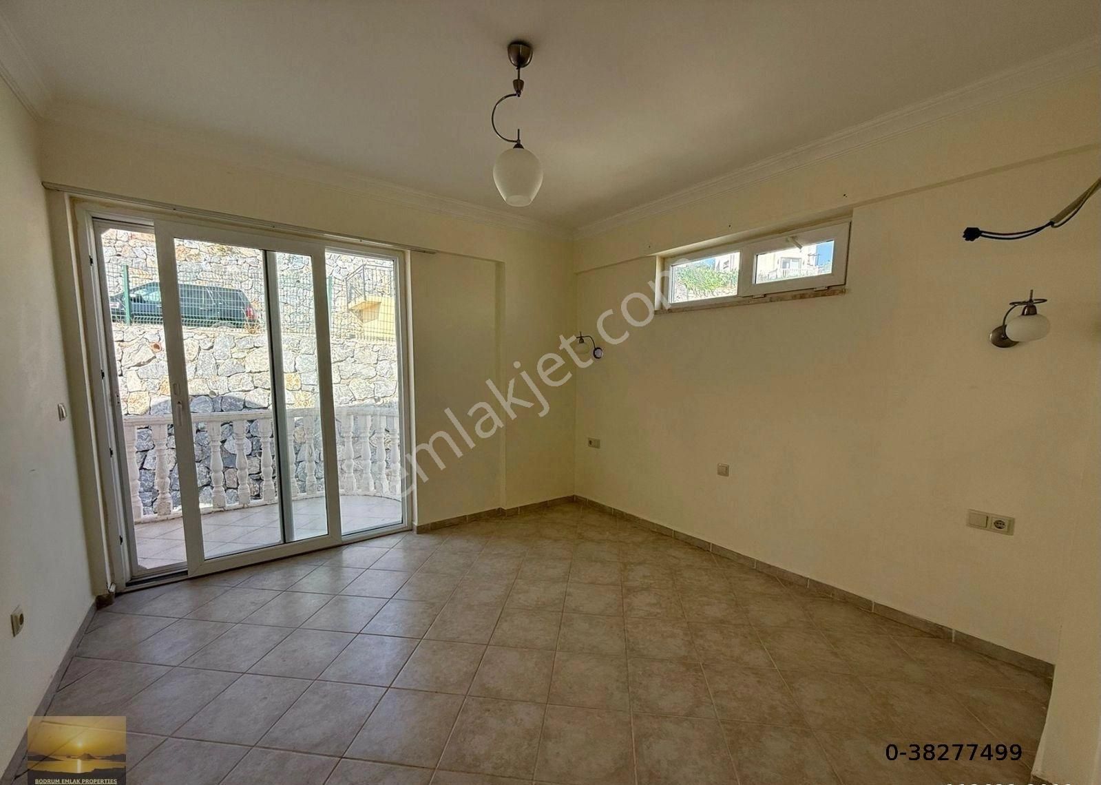 Denize Yakın Butik Sitede Satılık Manzaralı Üstkat Ev İngilizden Uygun Fiyata Ev Güvenlikli Havuzlu - Görsel 34