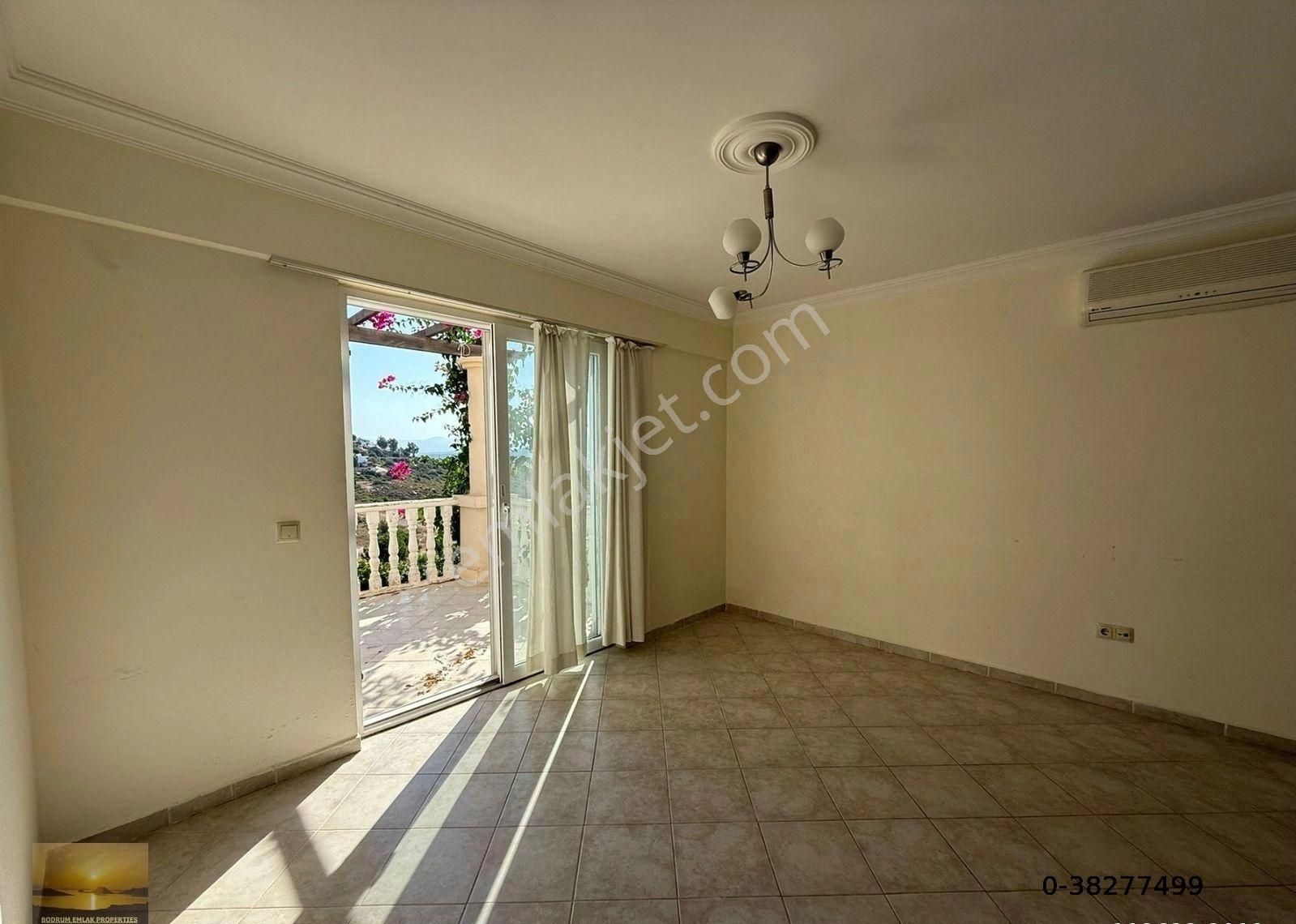 Denize Yakın Butik Sitede Satılık Manzaralı Üstkat Ev İngilizden Uygun Fiyata Ev Güvenlikli Havuzlu - Görsel 9