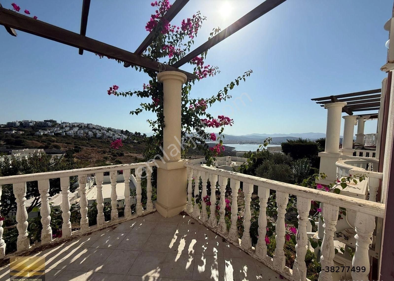 Denize Yakın Butik Sitede Satılık Manzaralı Üstkat Ev İngilizden Uygun Fiyata Ev Güvenlikli Havuzlu - Görsel 25