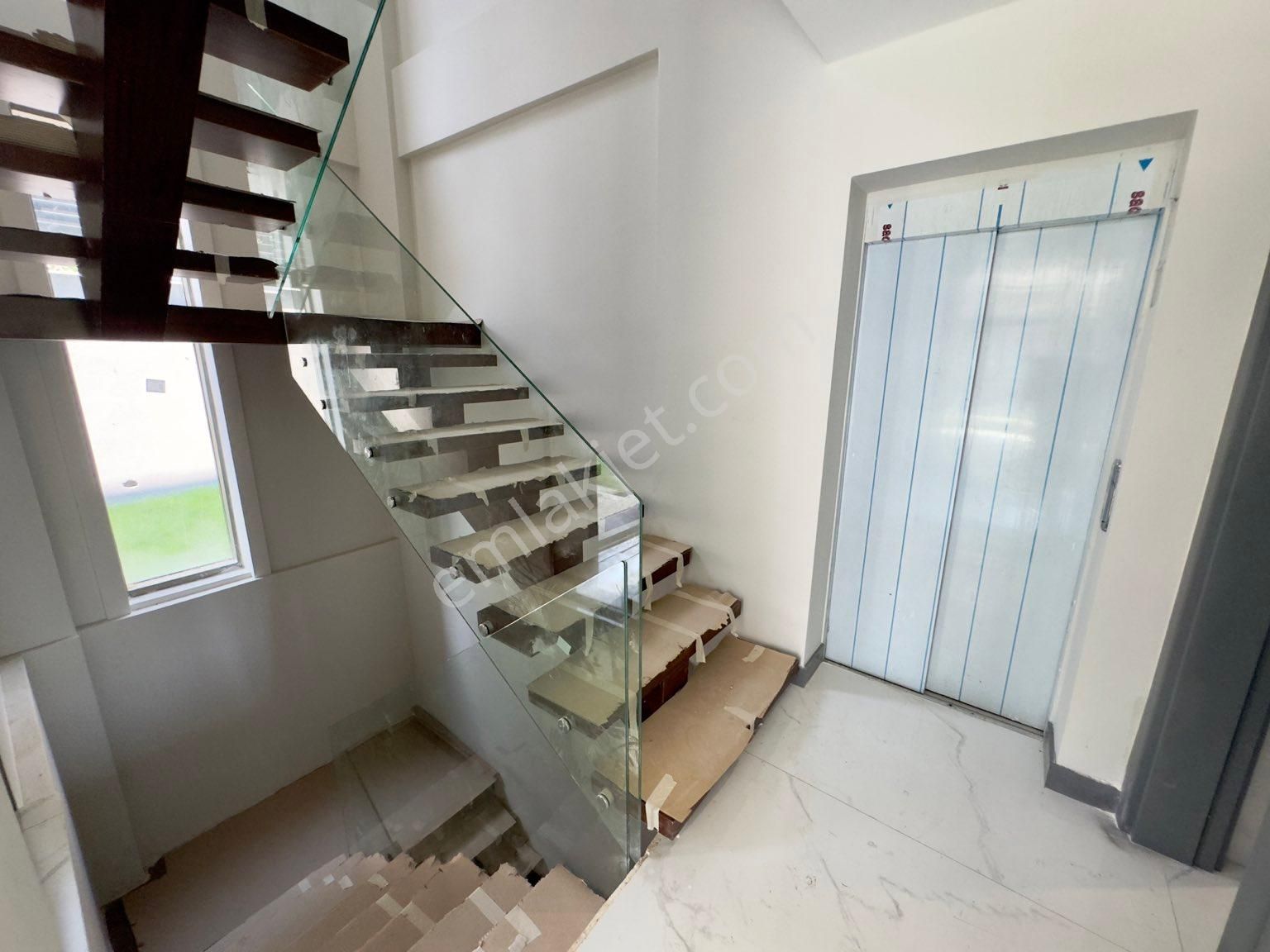 Kadınlar Denizinde Lüks Geniş Denize Yakın Satılık Villa - Görsel 12