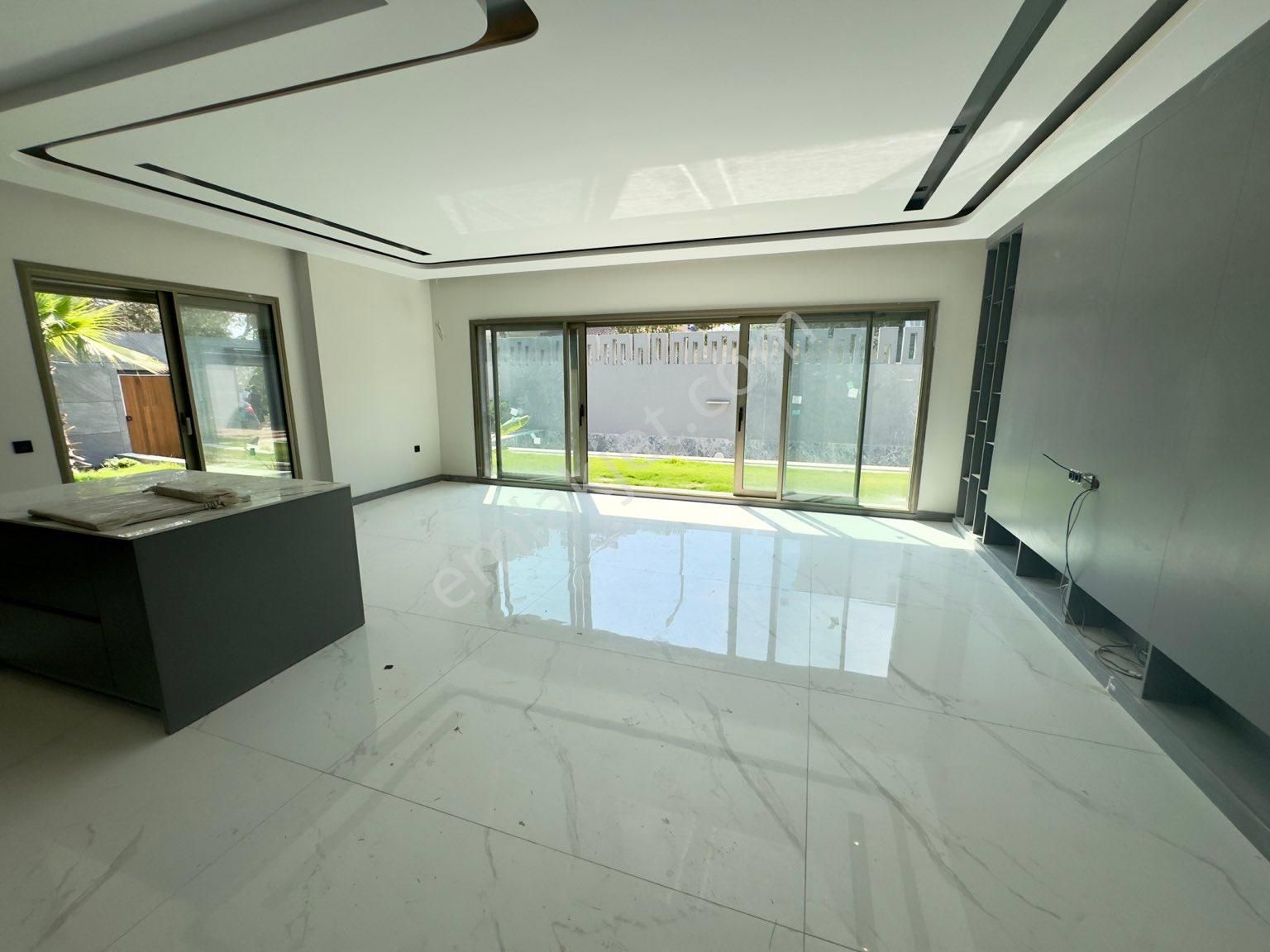 Kadınlar Denizinde Lüks Geniş Denize Yakın Satılık Villa - Görsel 9