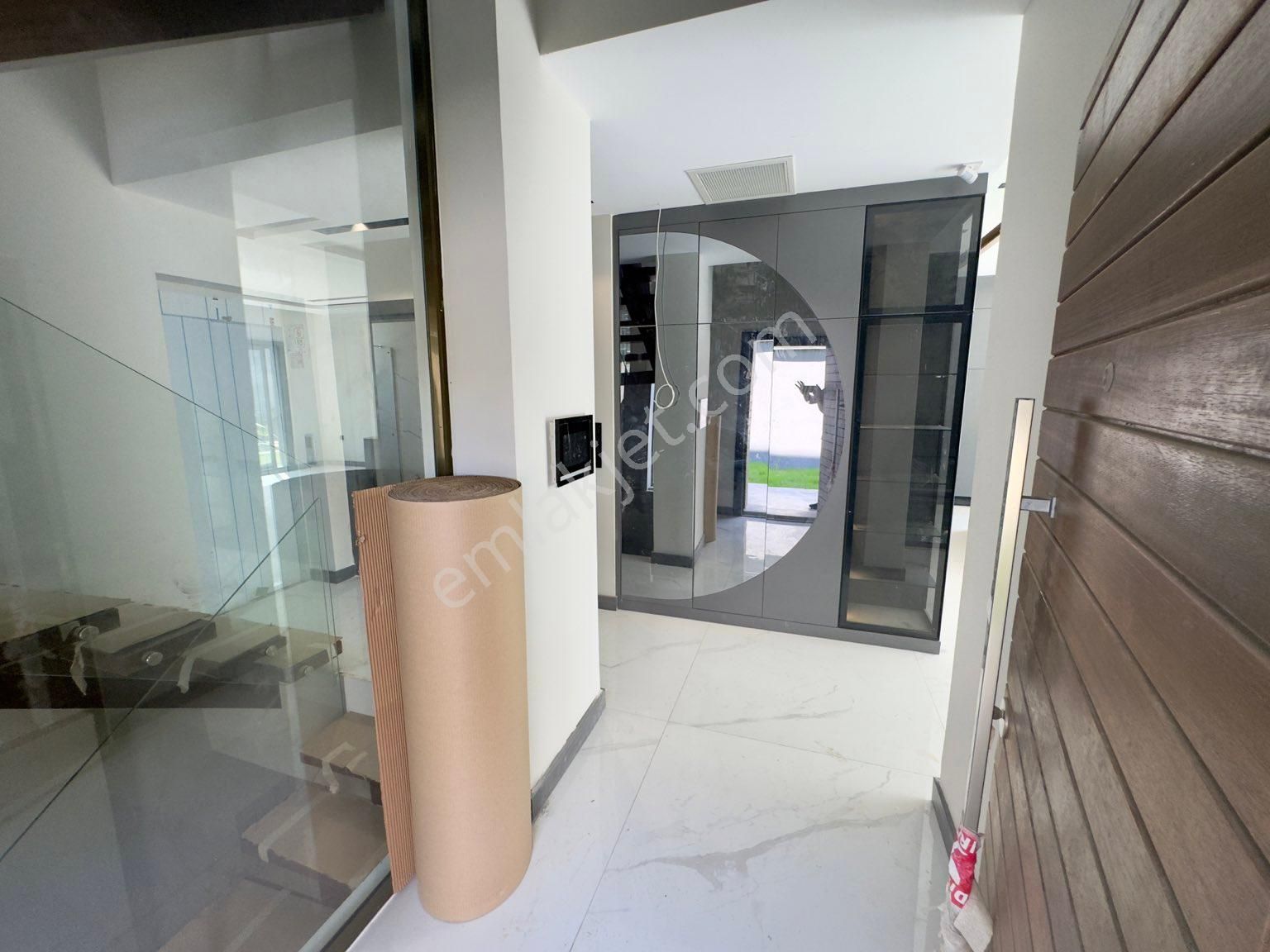 Kadınlar Denizinde Lüks Geniş Denize Yakın Satılık Villa - Görsel 8