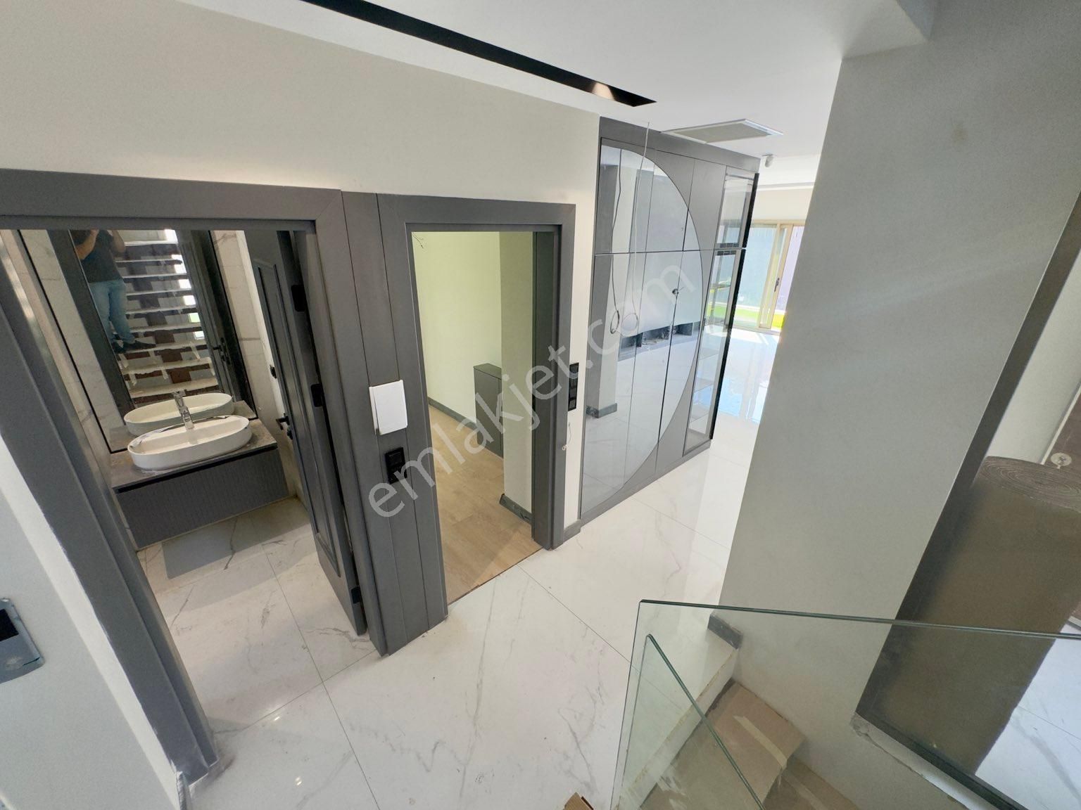 Kadınlar Denizinde Lüks Geniş Denize Yakın Satılık Villa - Görsel 13