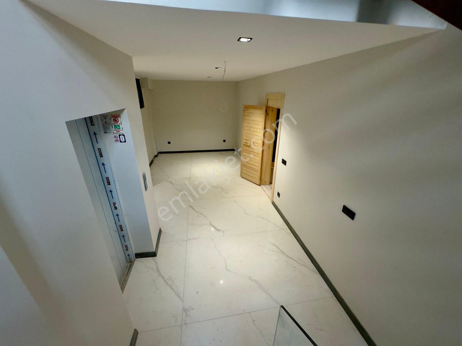 Kadınlar Denizinde Lüks Geniş Denize Yakın Satılık Villa - Görsel 18