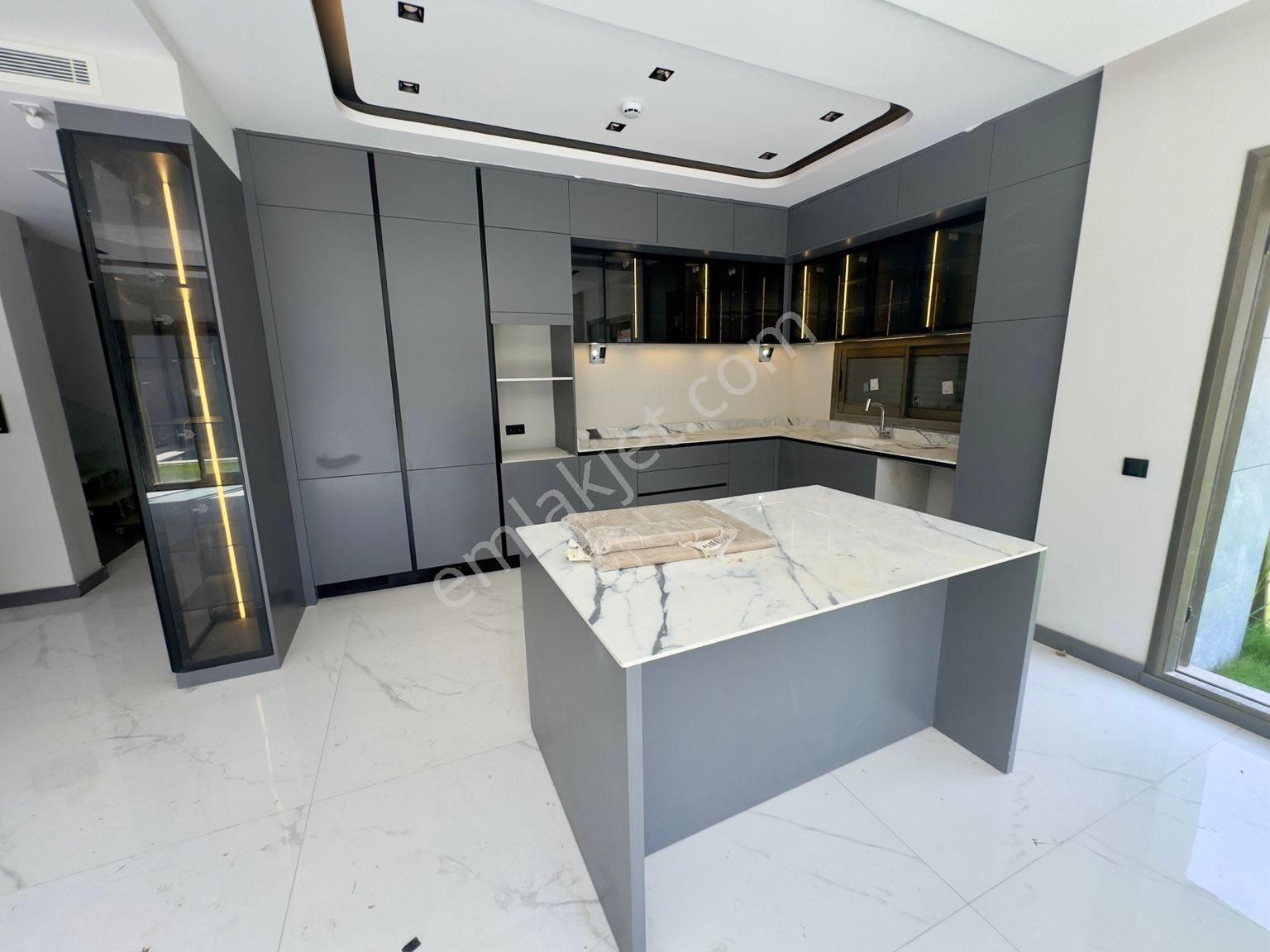 Kadınlar Denizinde Lüks Geniş Denize Yakın Satılık Villa - Görsel 11